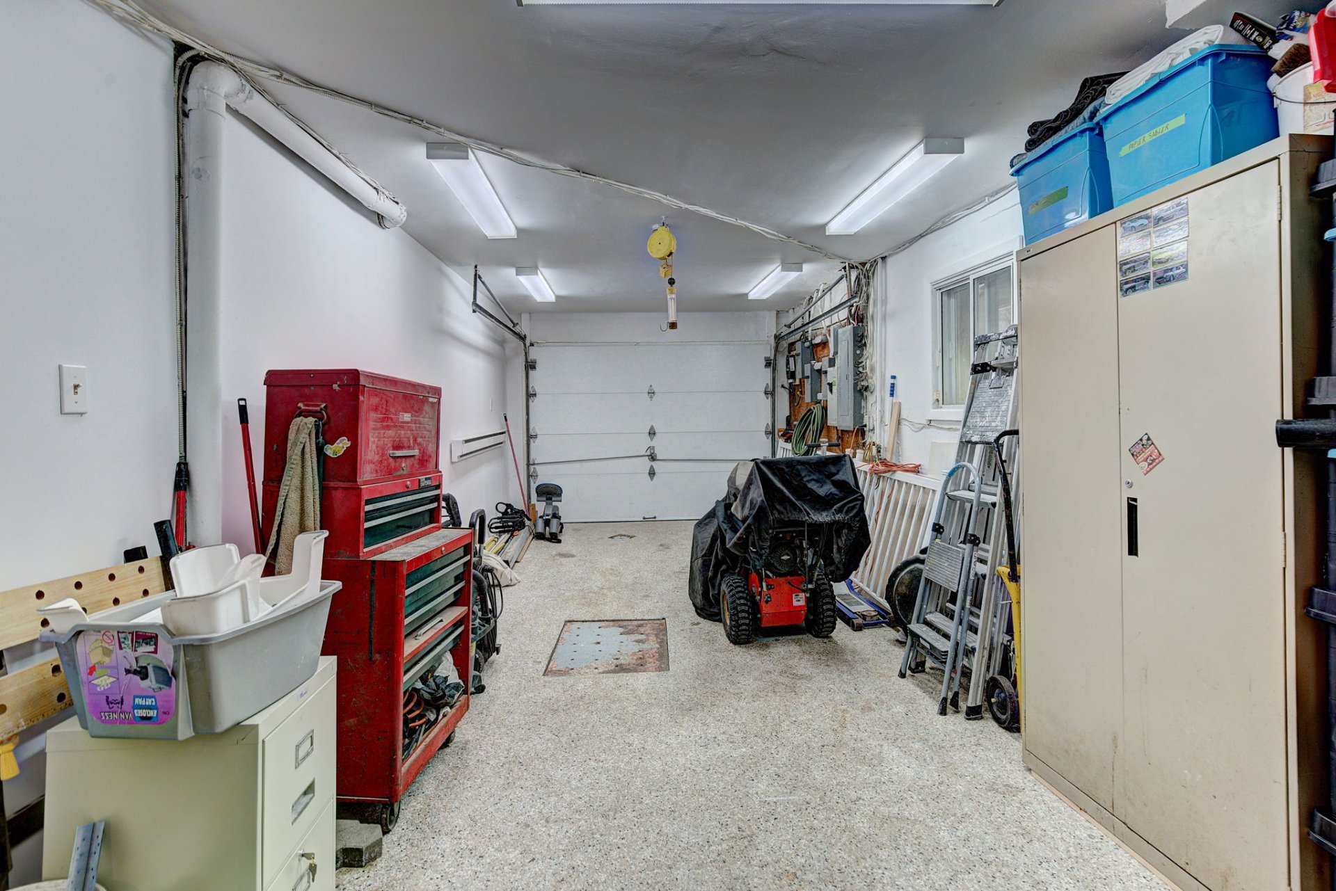 Photo - Garage