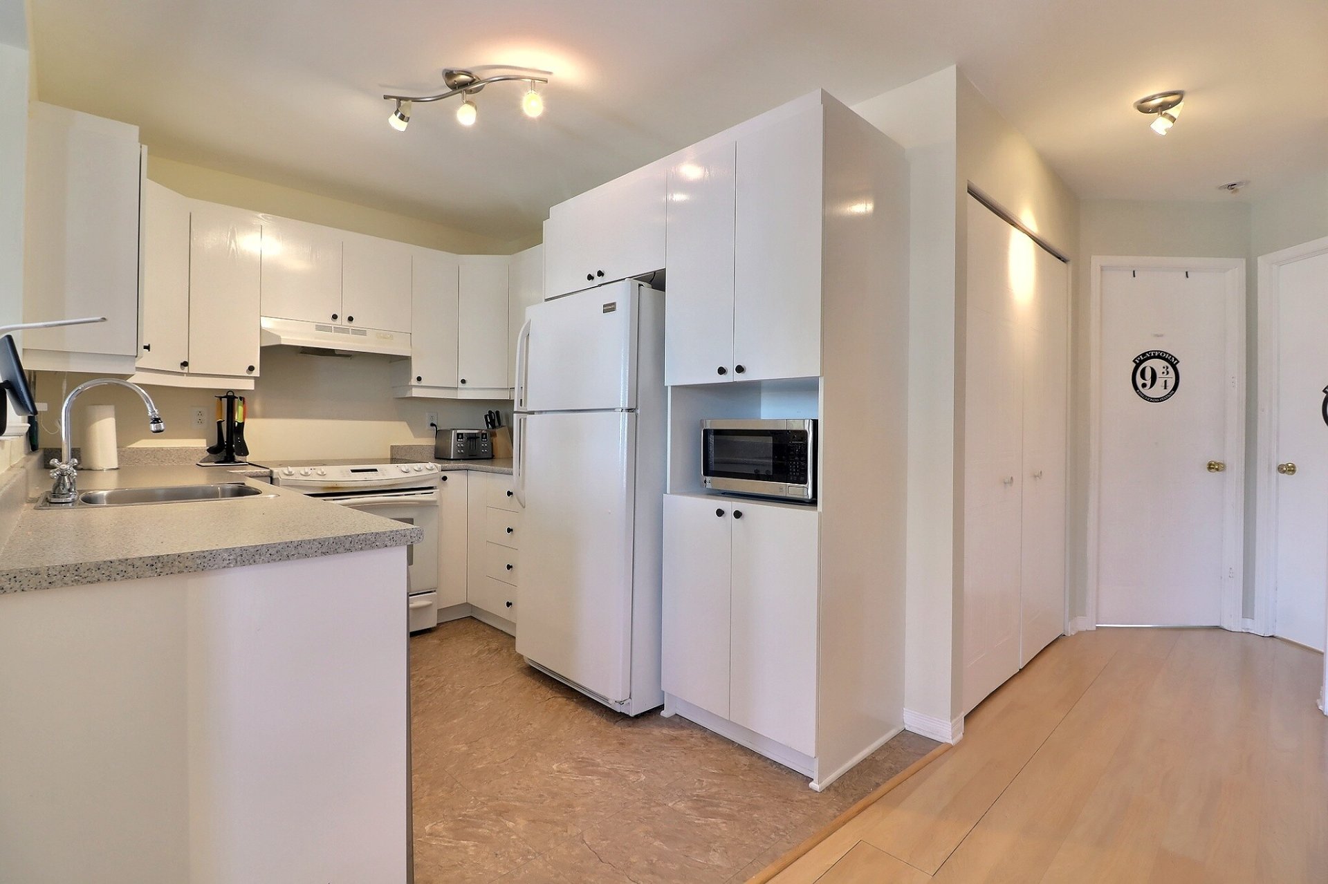Photo - Kitchen