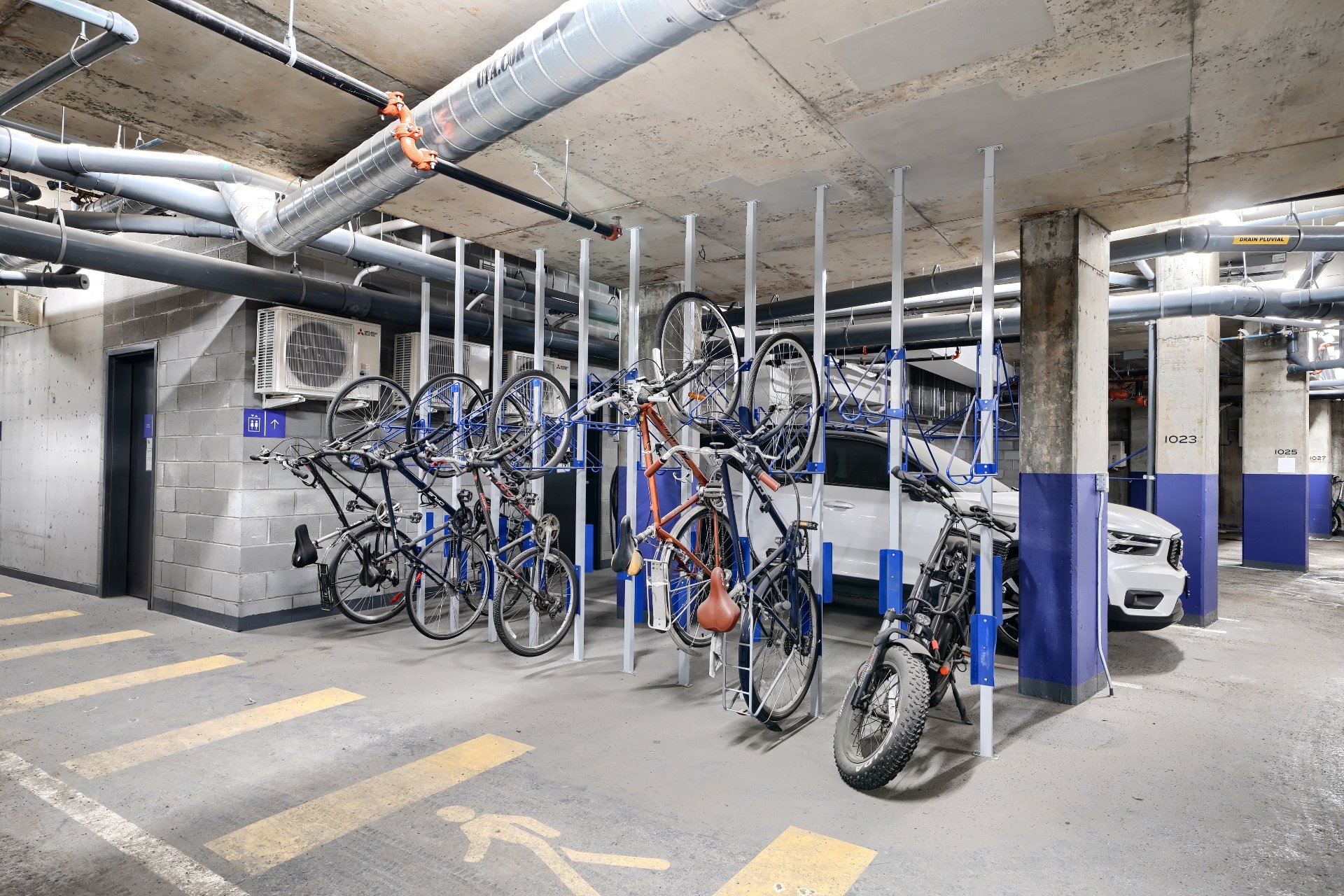 Photo - Garage