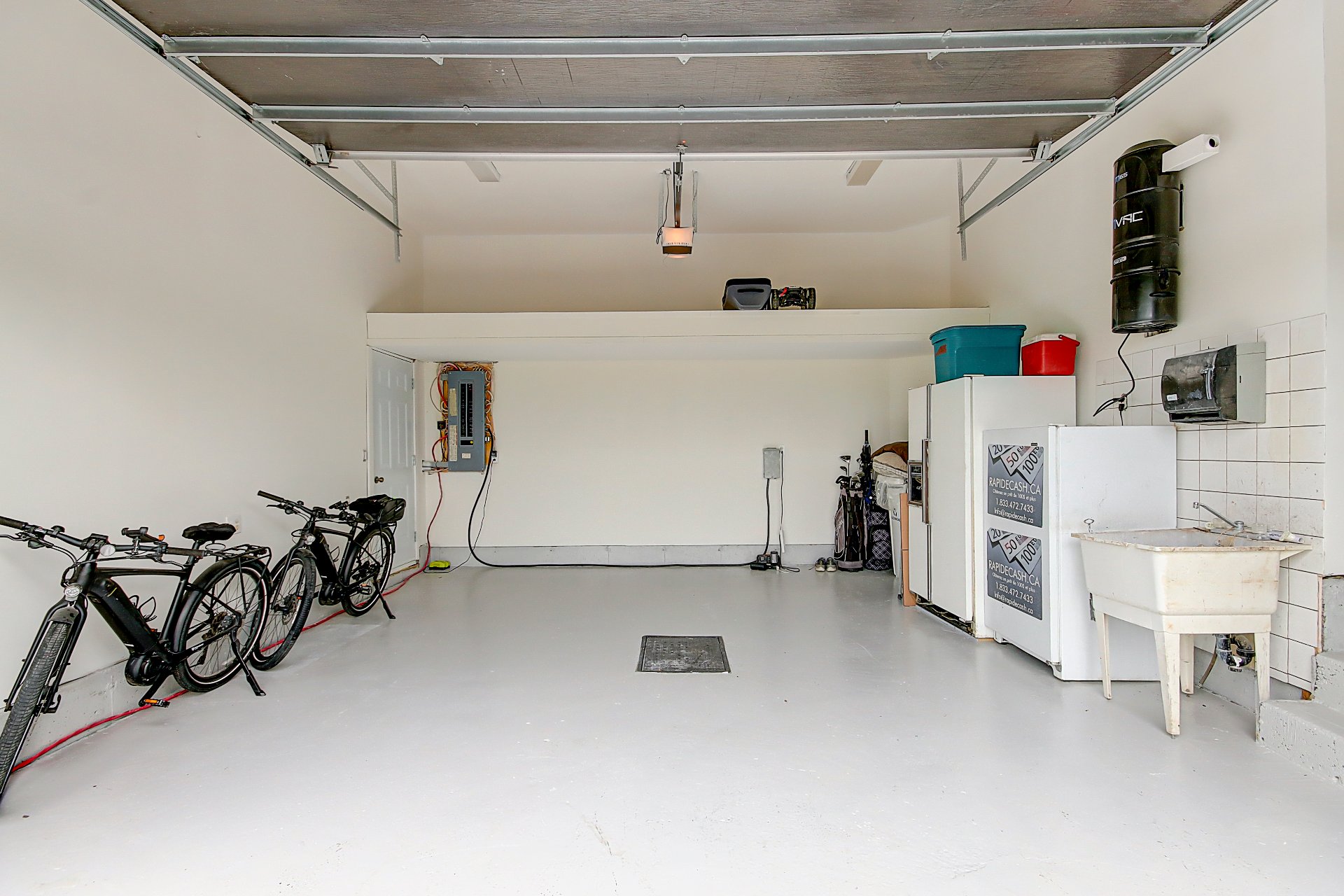 Photo - Garage