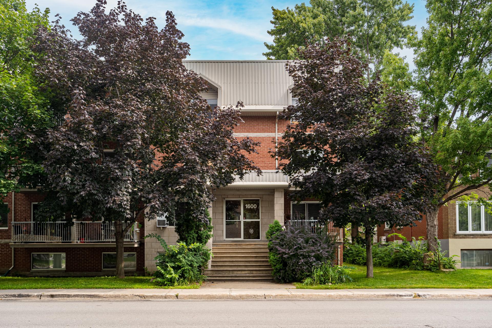 Photo - Frontage