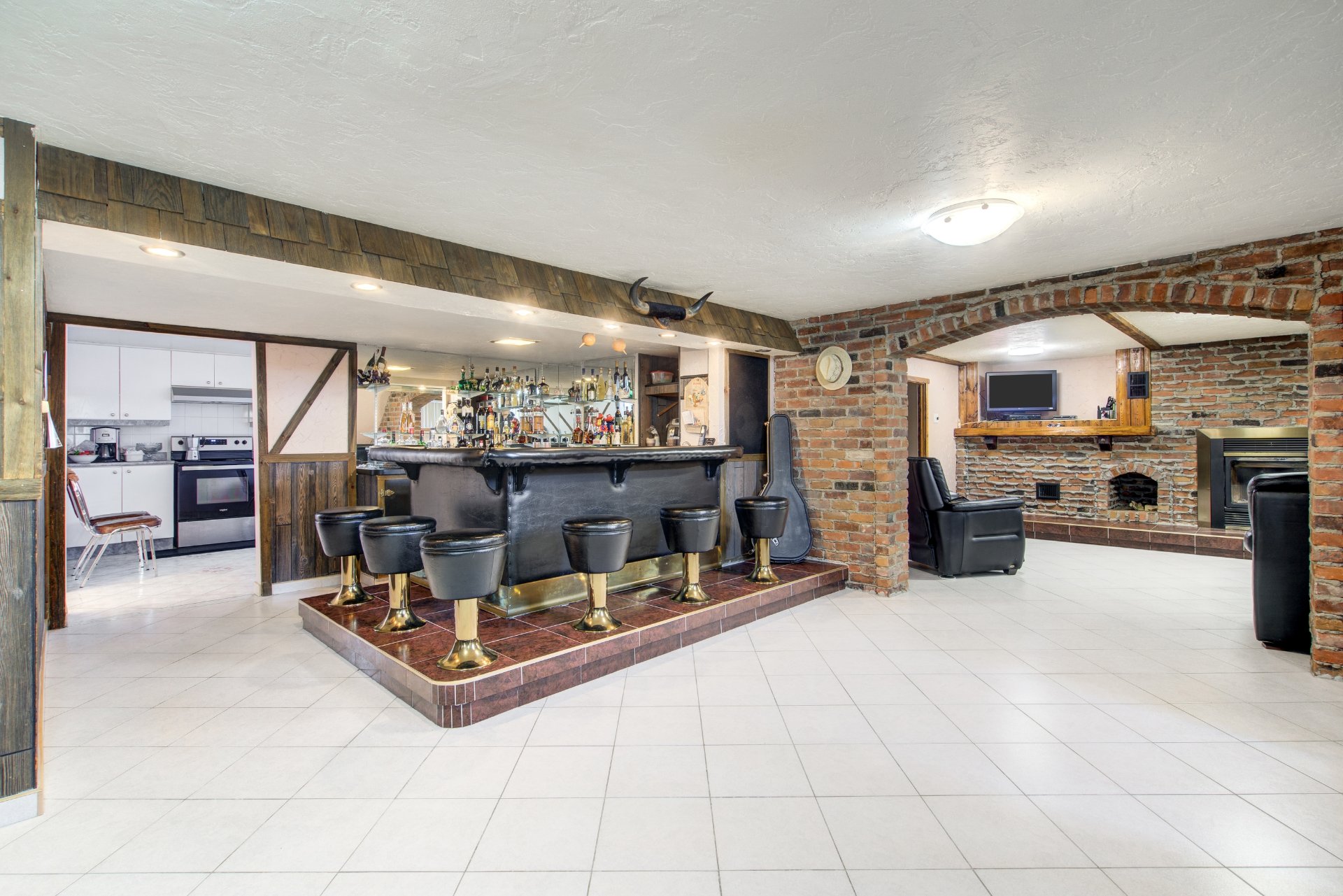 Photo - Family room