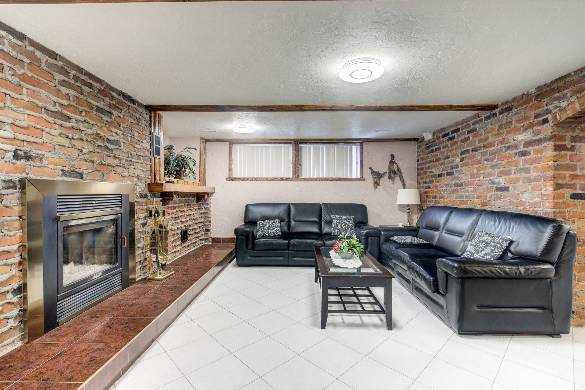 Photo - Family room