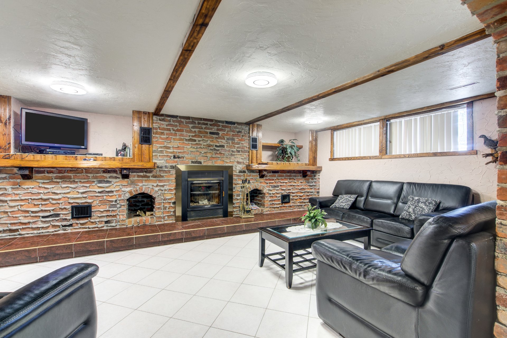 Photo - Family room