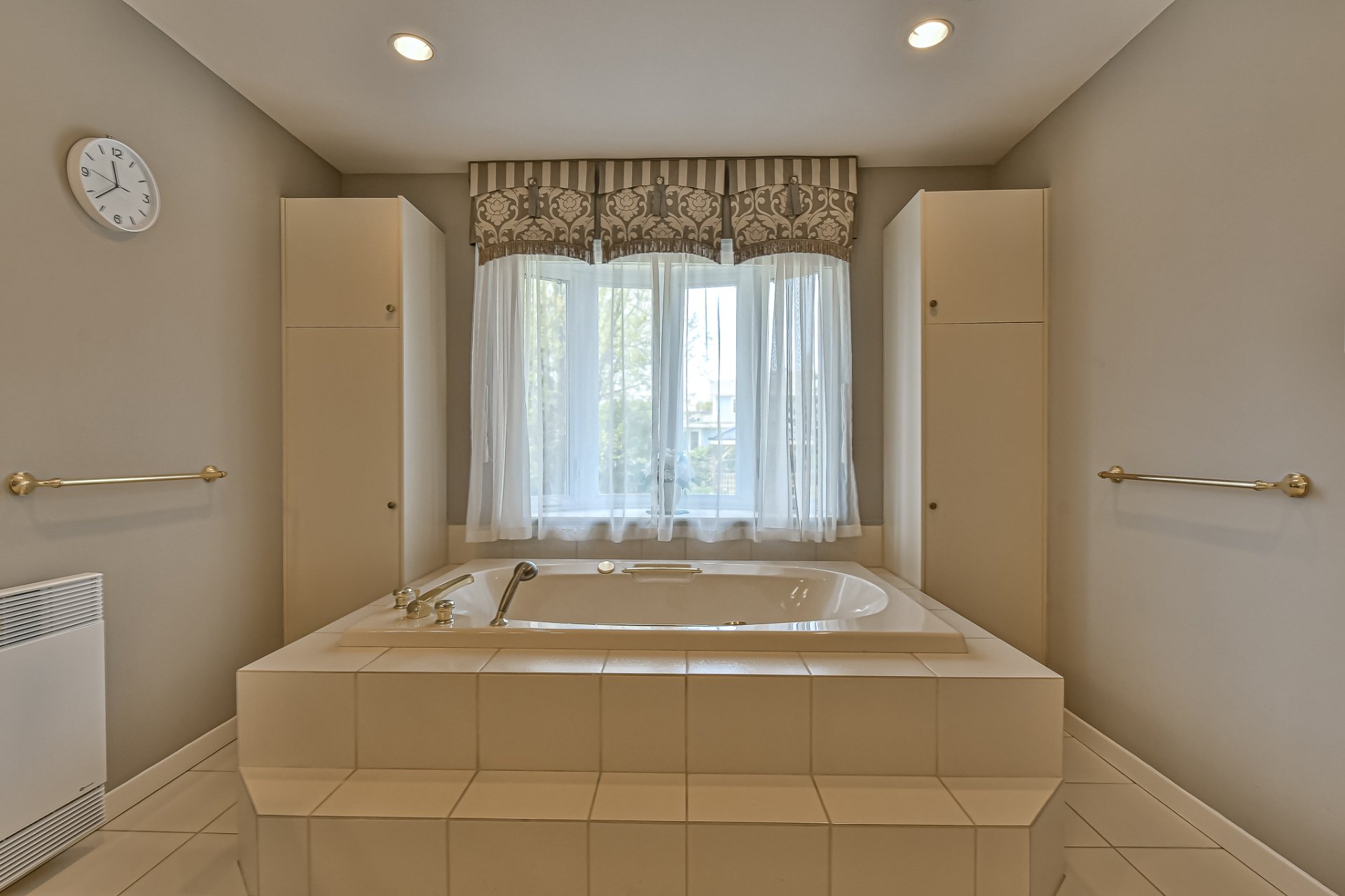 Ensuite bathroom