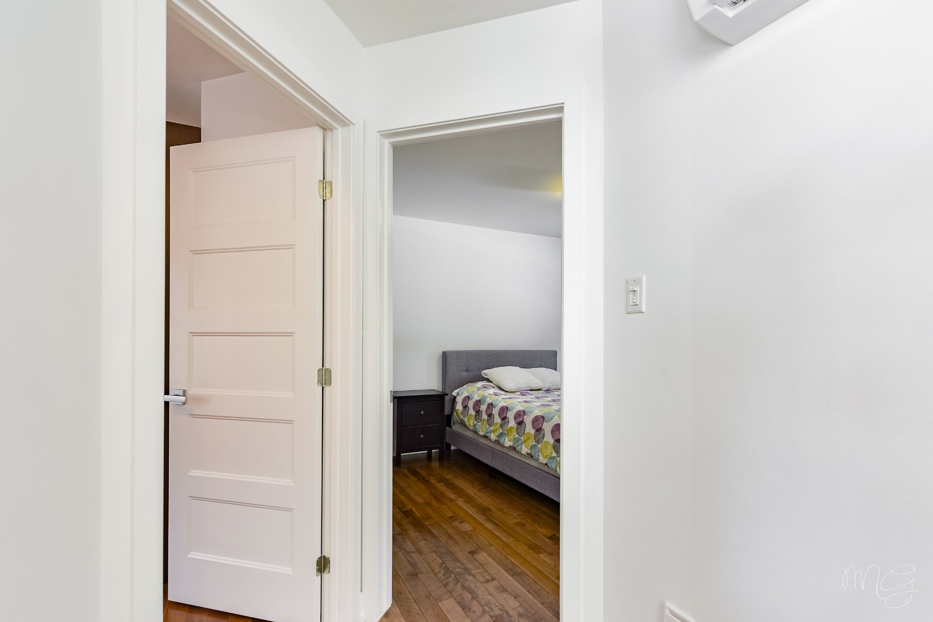 Photo - PASAGEWAY