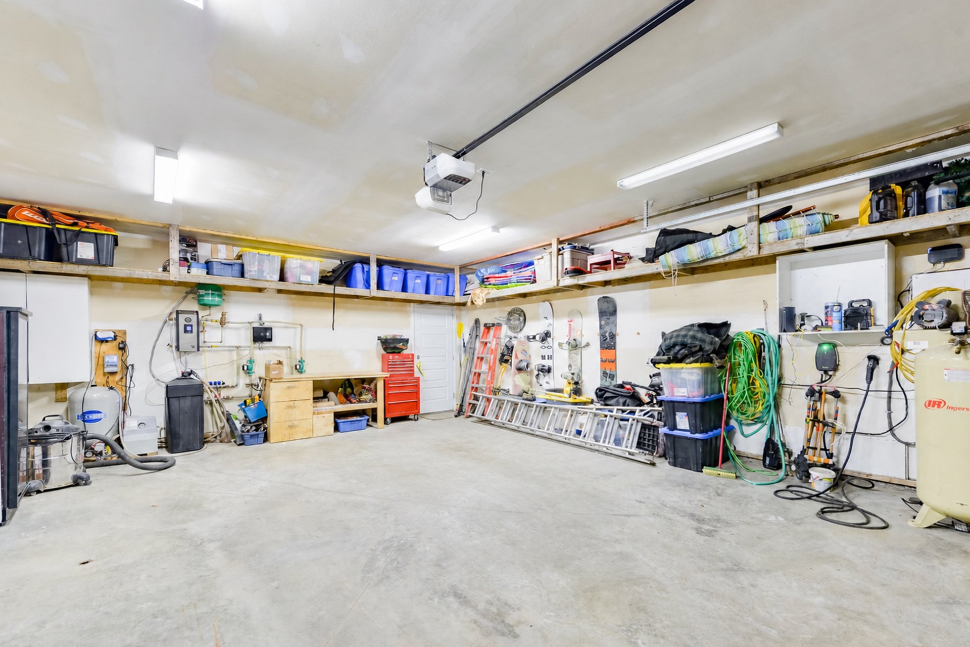 Photo - Garage