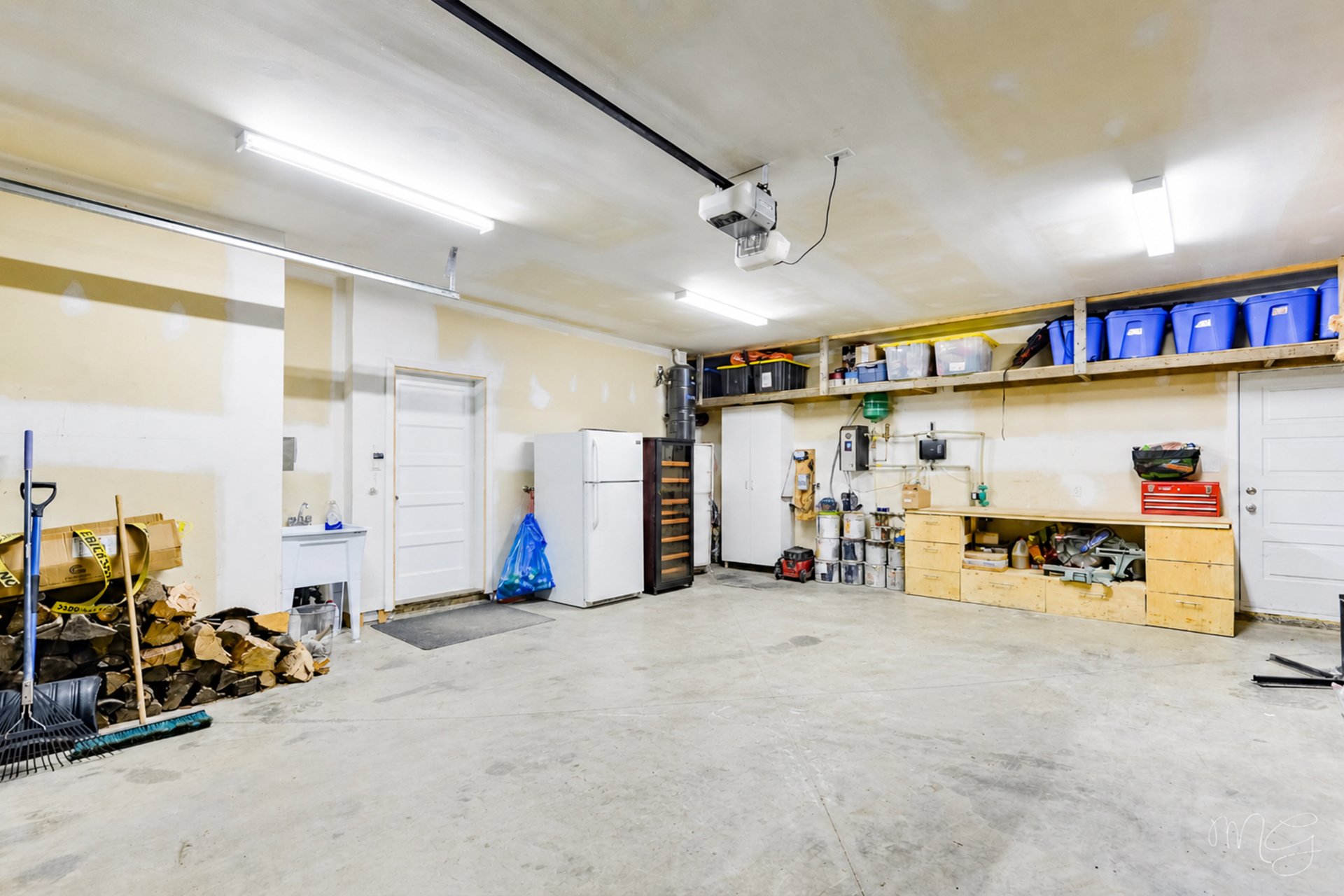 Photo - Garage