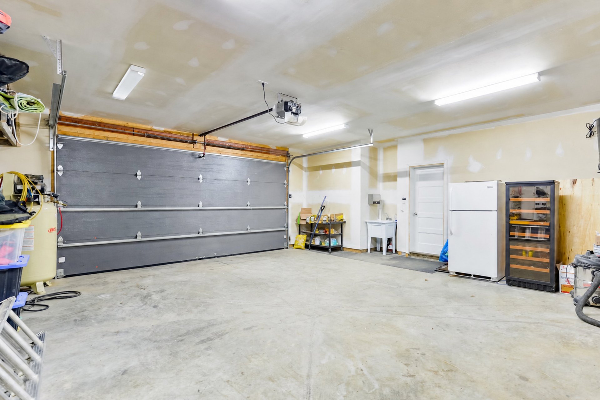 Photo - Garage