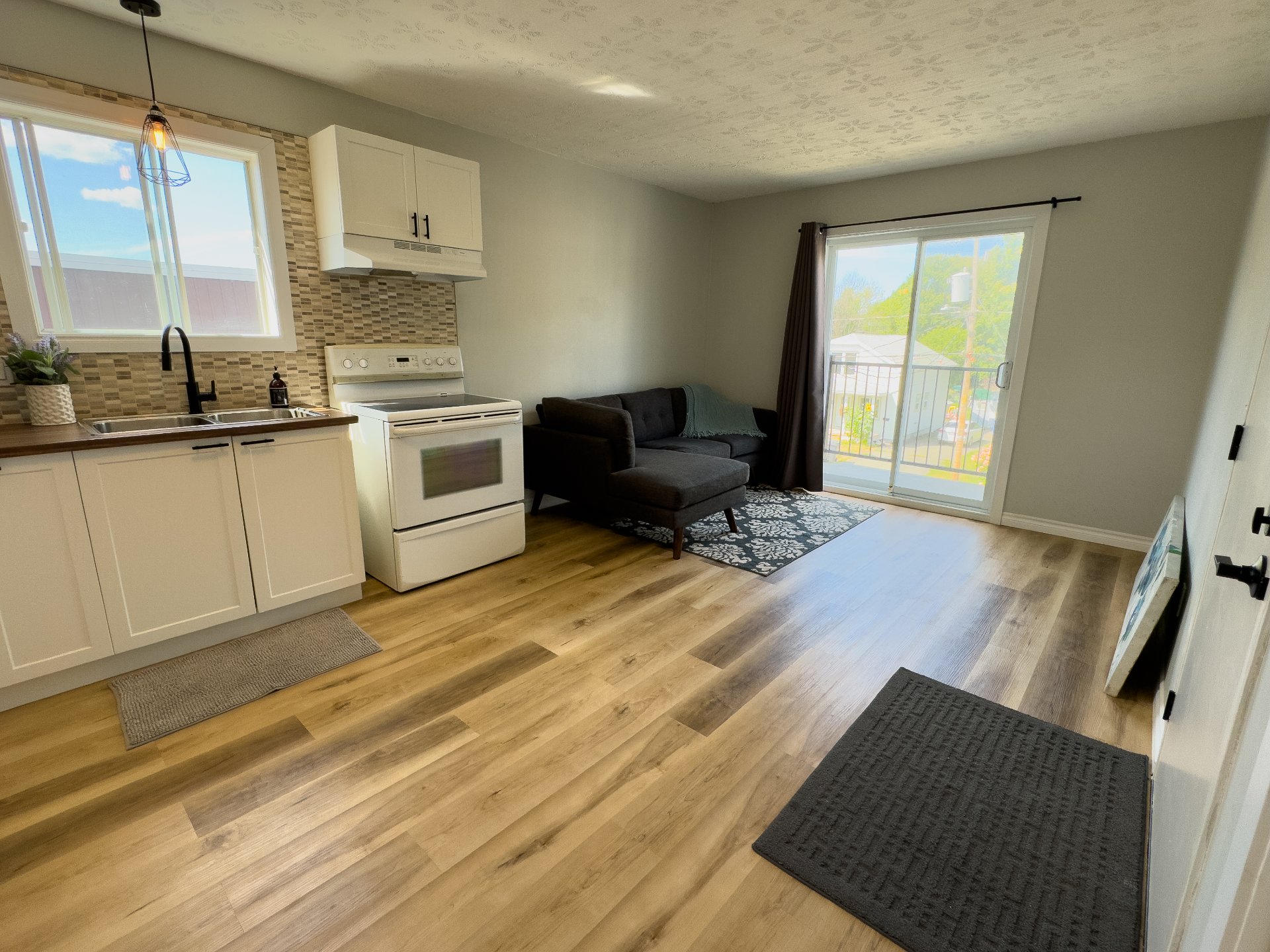Photo - Kitchen