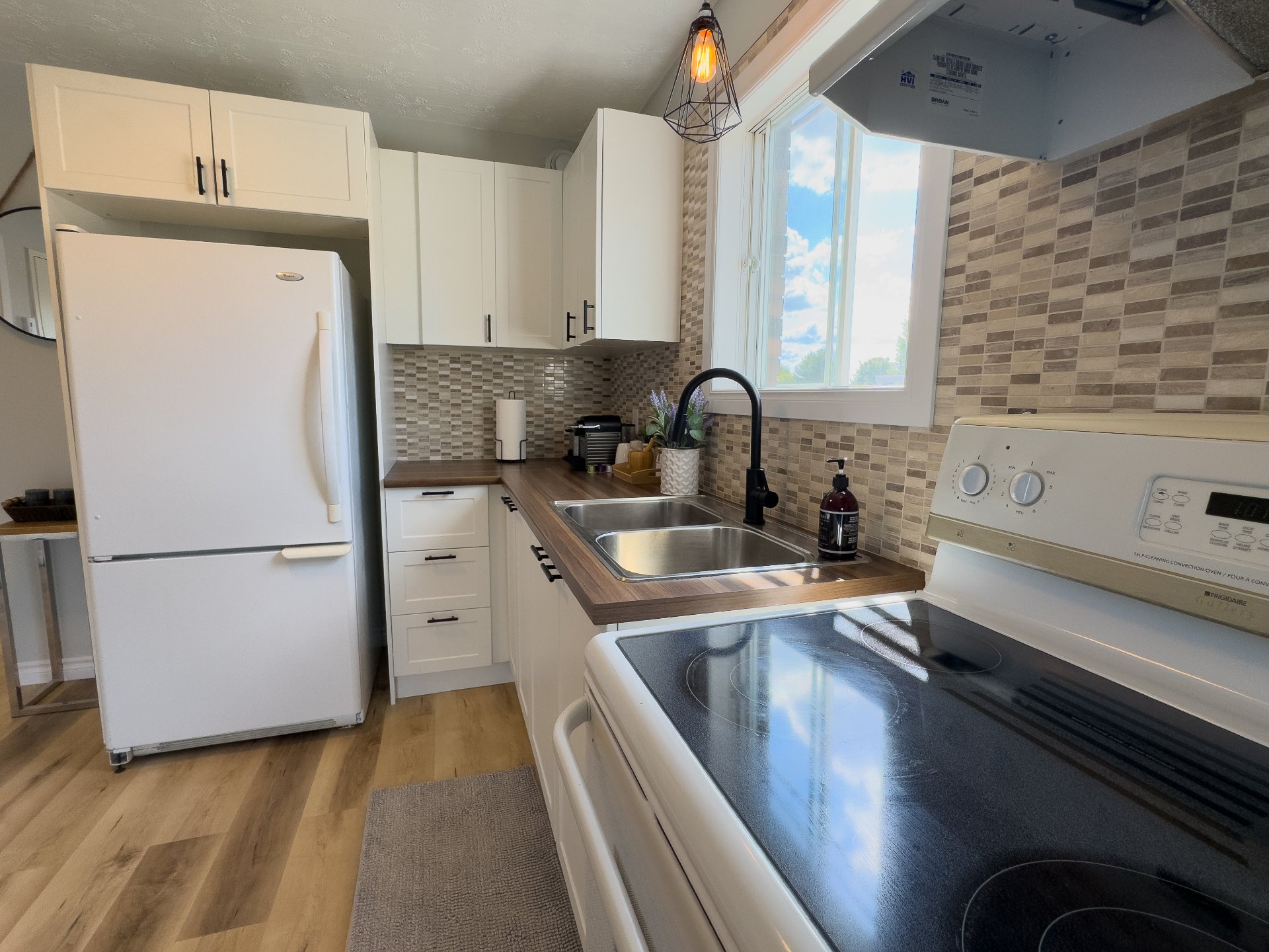 Photo - Kitchen