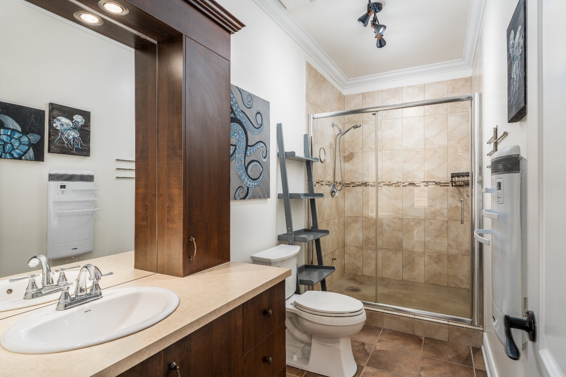 Ensuite bathroom