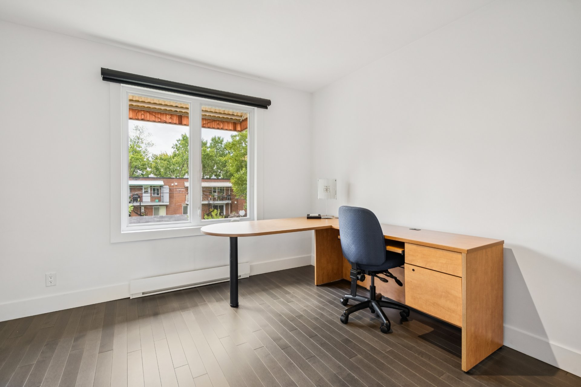 Photo - Bureau