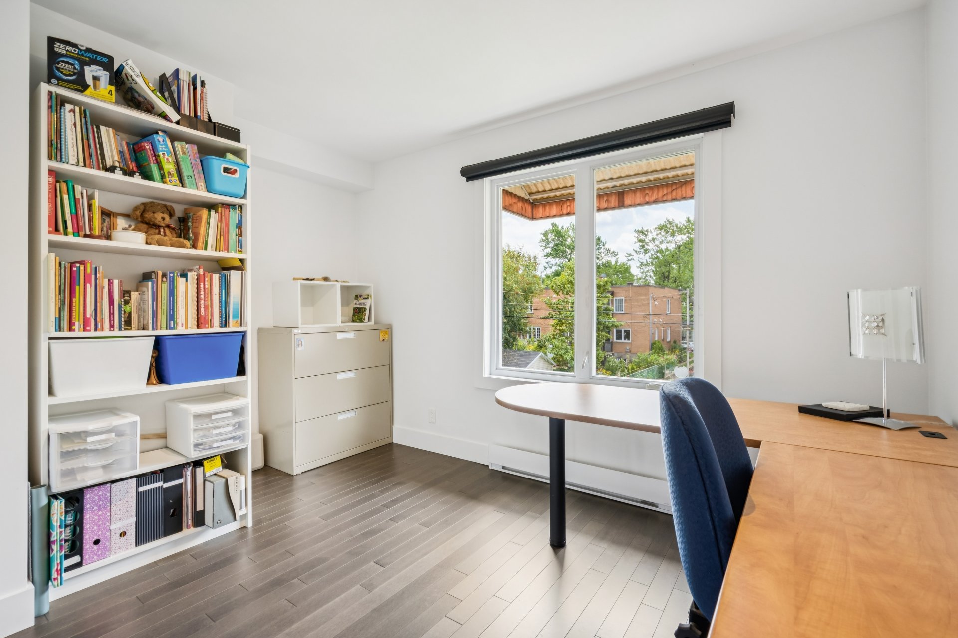 Photo - Bureau