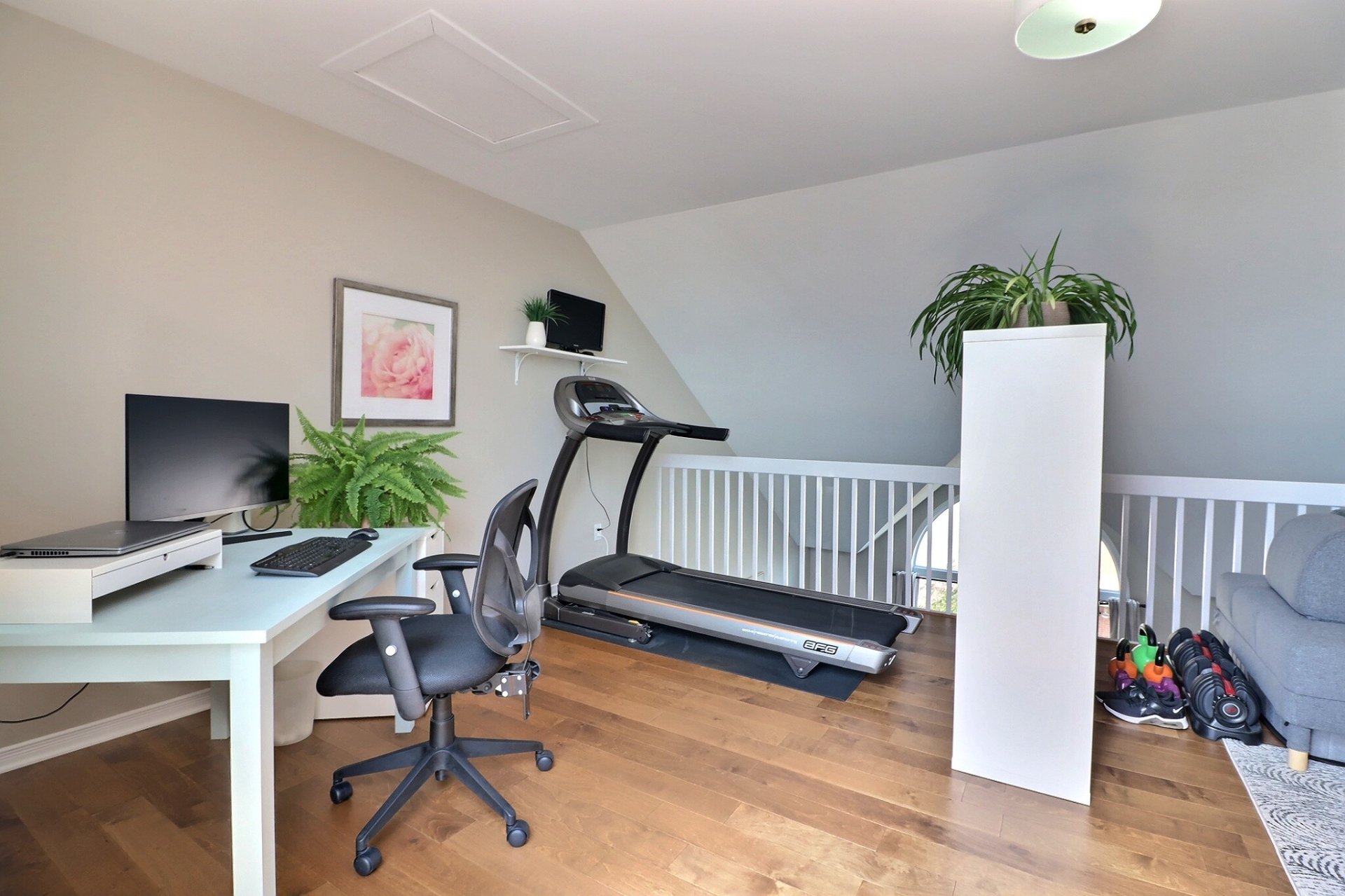 Photo - Mezzanine