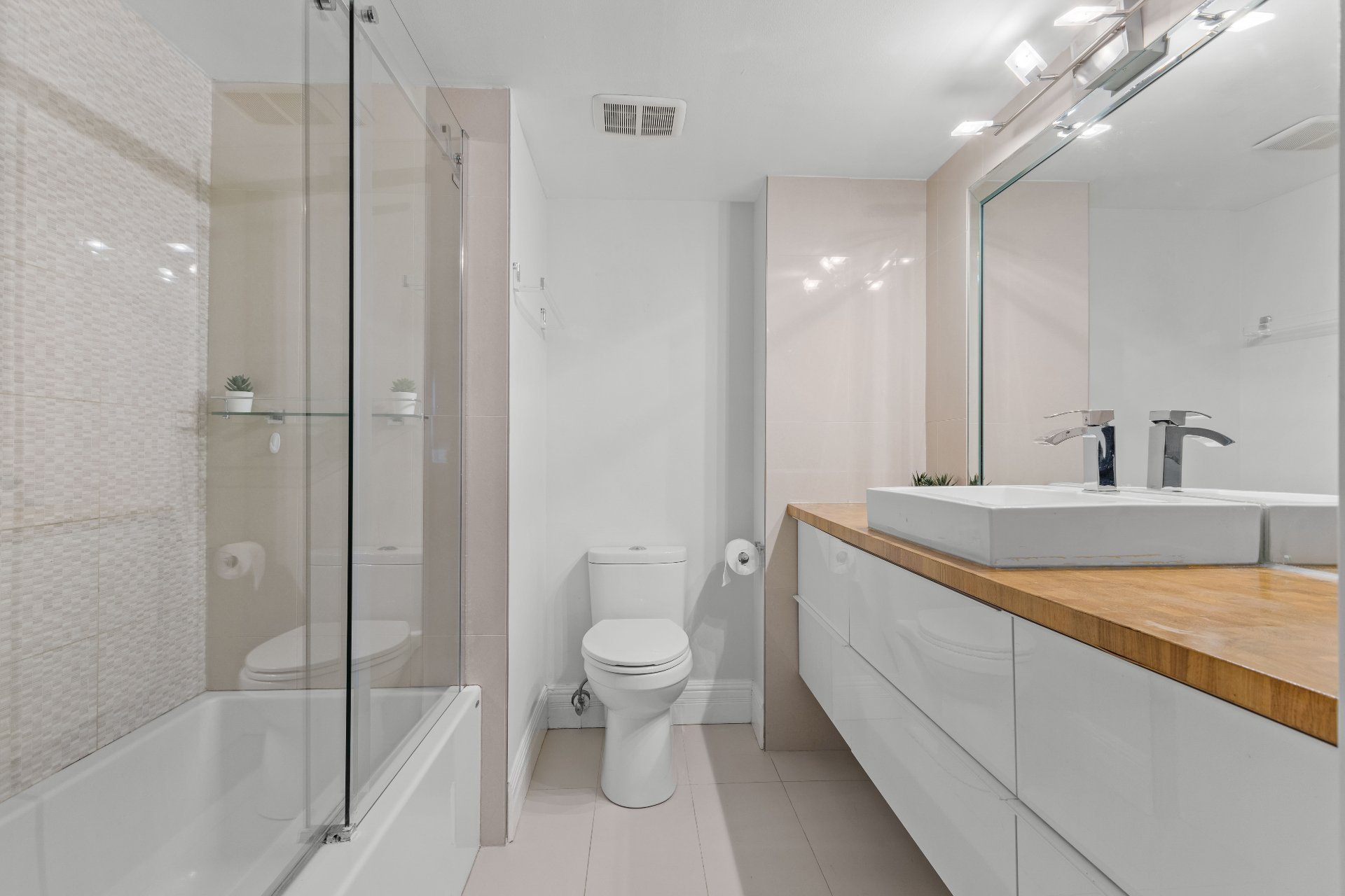 Ensuite bathroom