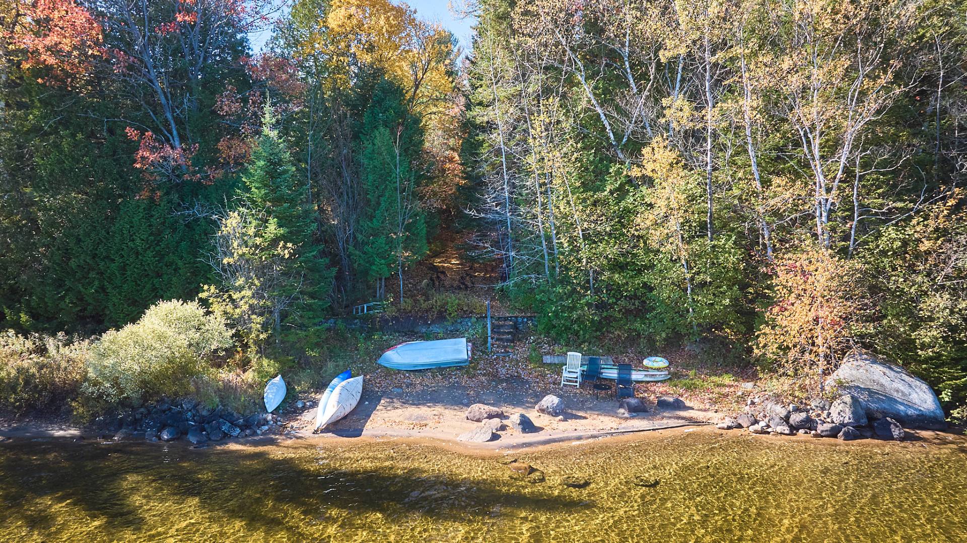 Accès au plan d'eau