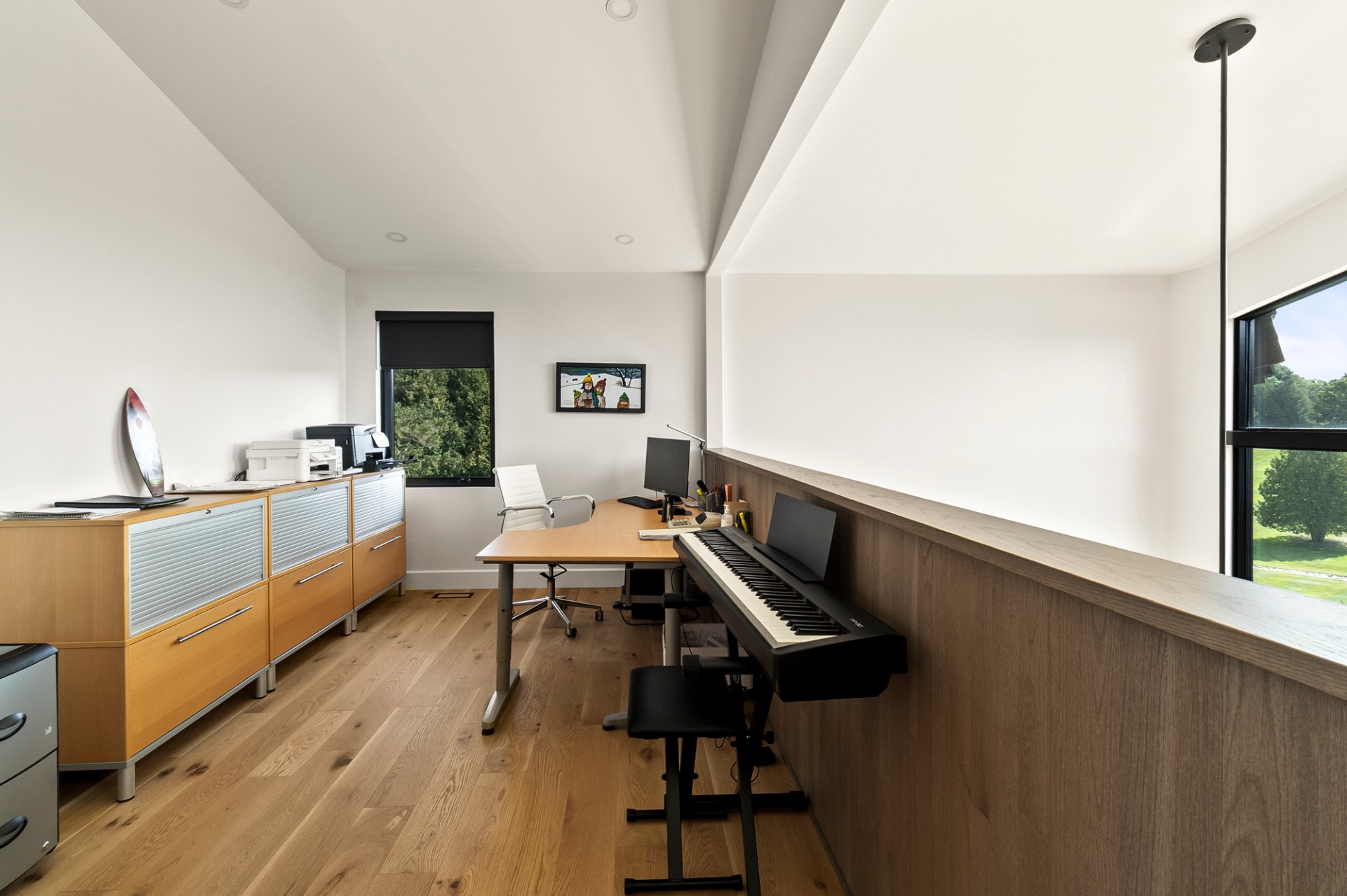 Photo - Bureau