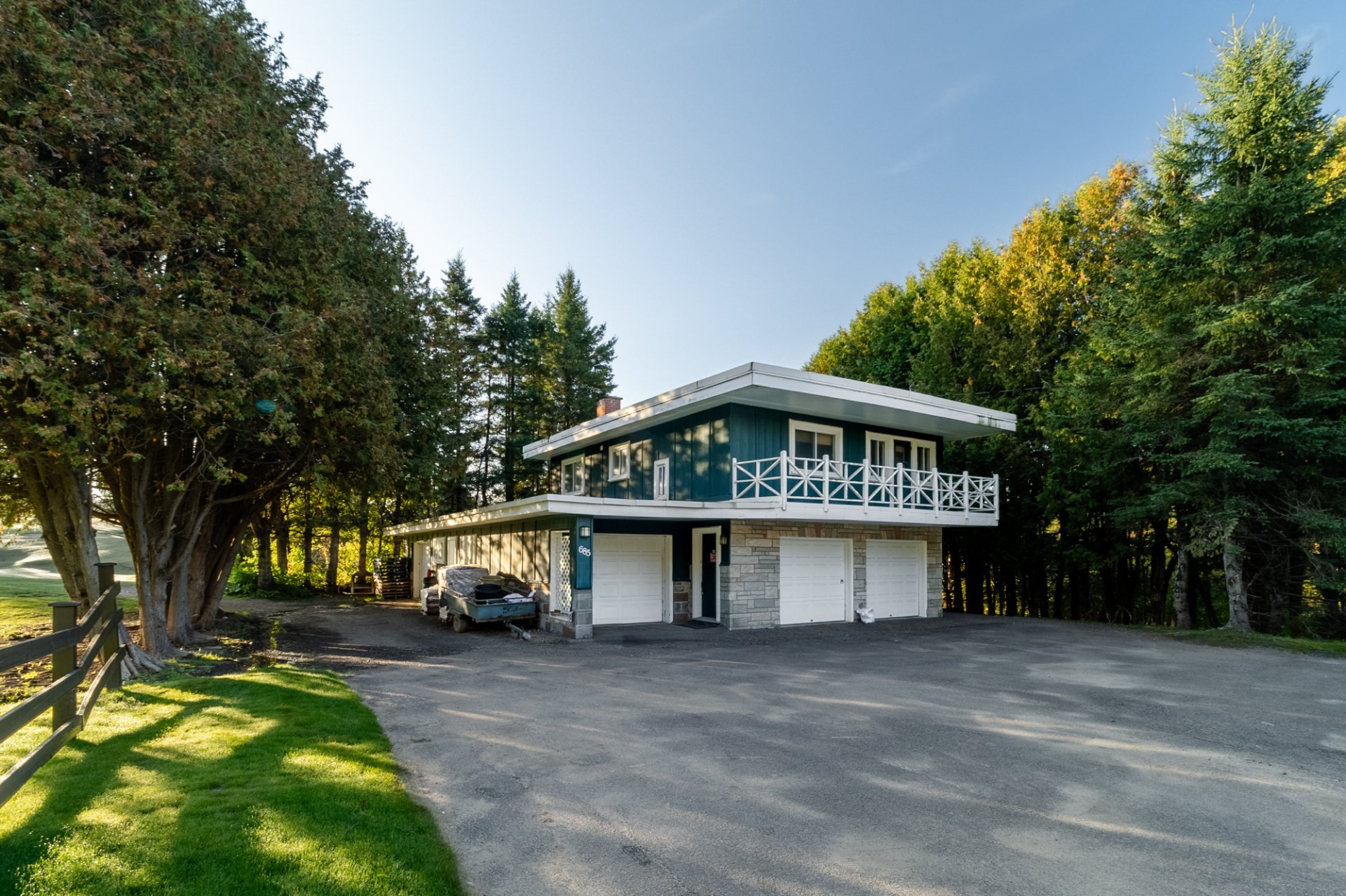 Photo - Garage