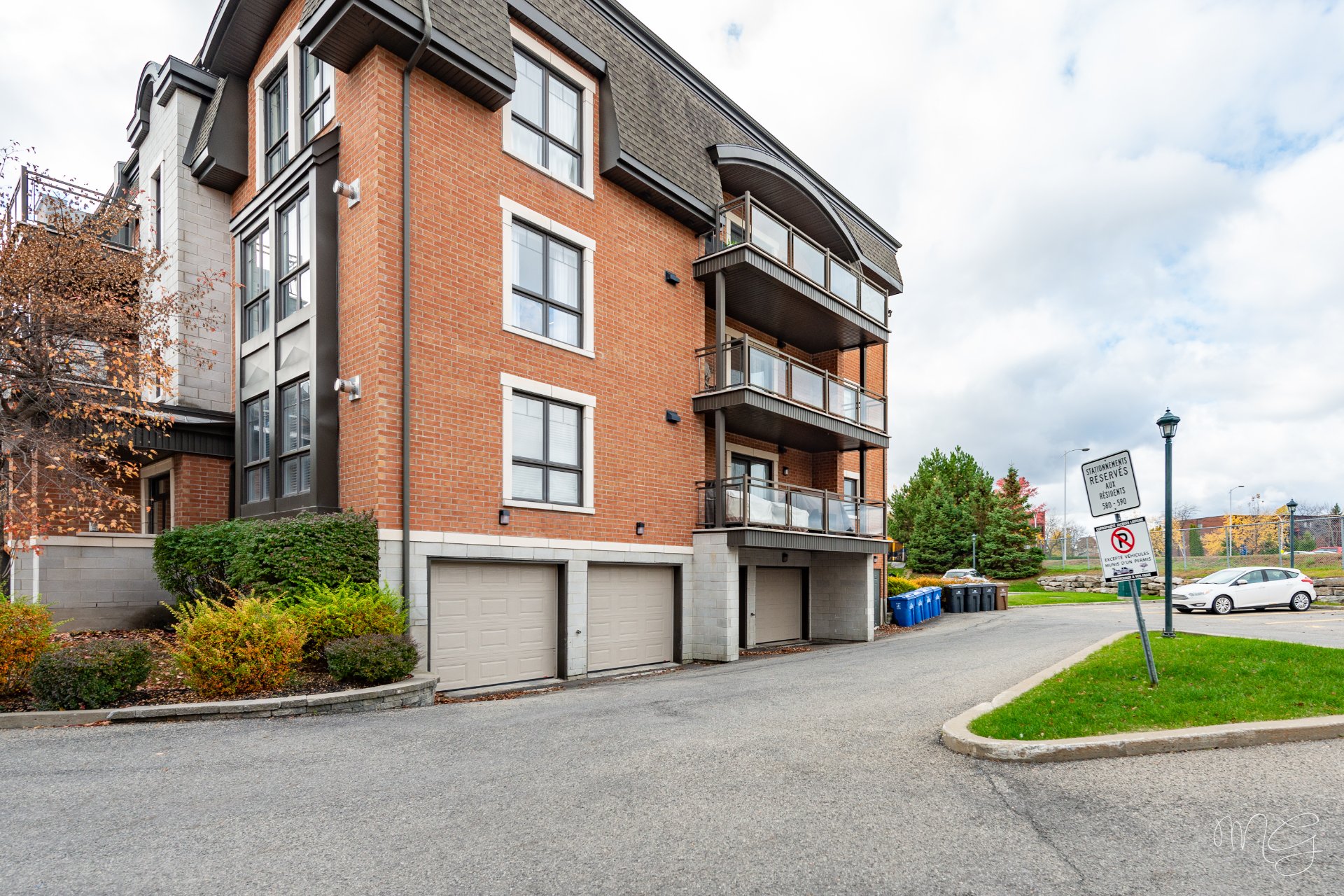 Photo - Stationnement