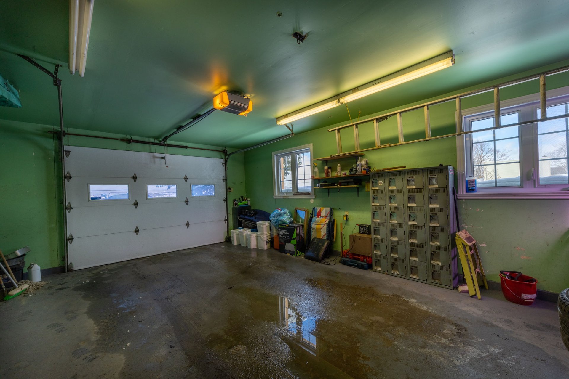 Photo - Garage