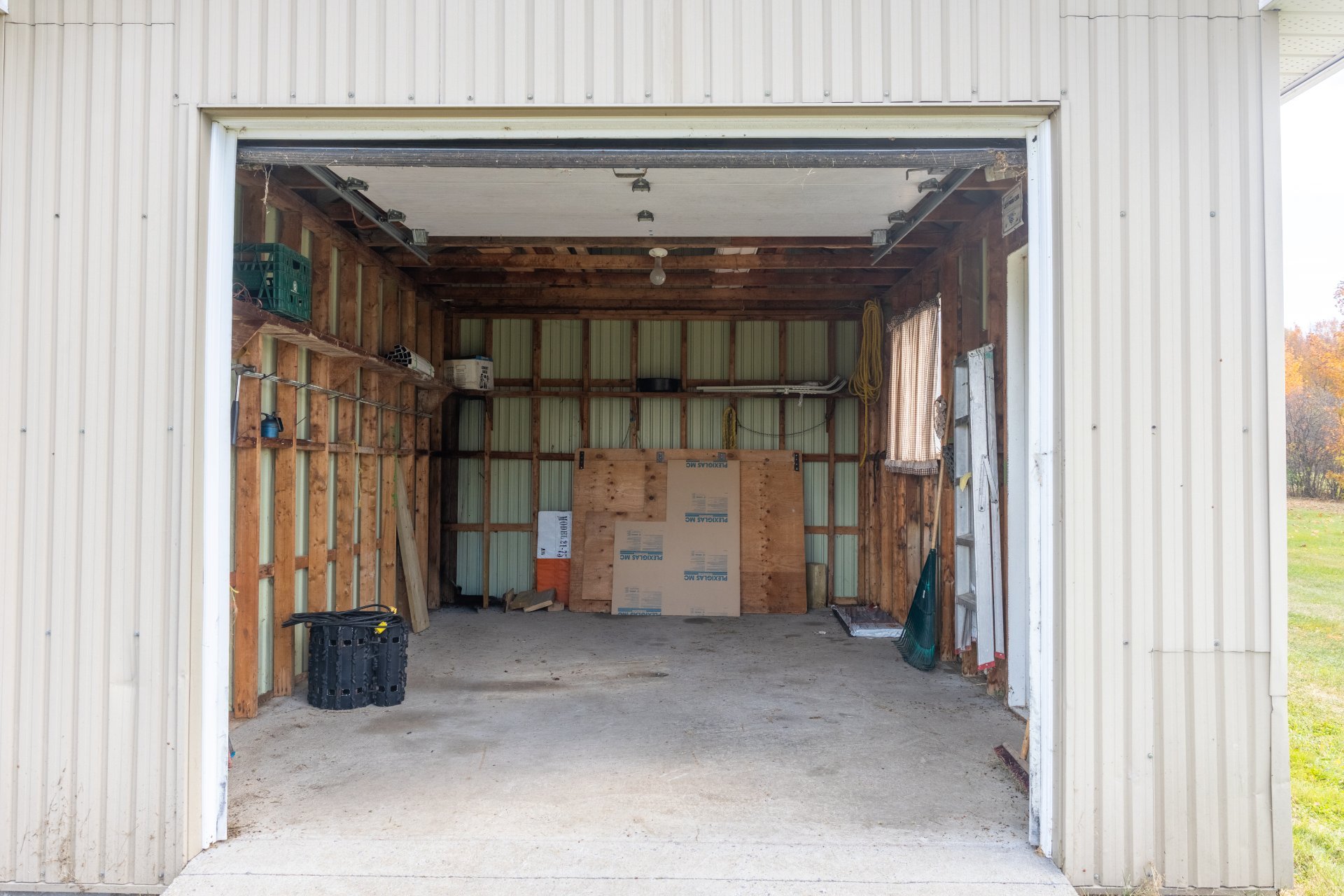 Photo - Garage