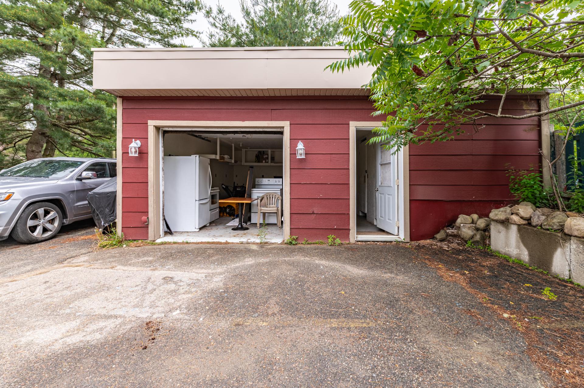 Photo - Garage