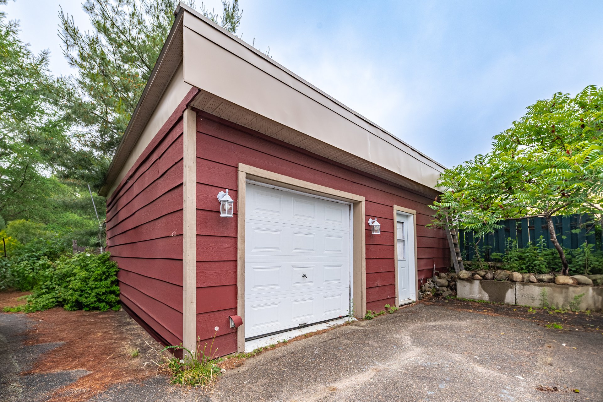 Photo - Garage