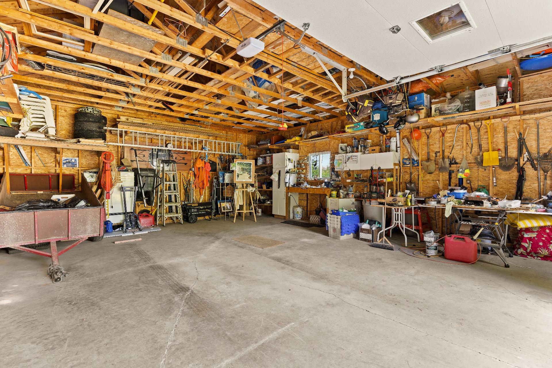 Photo - Garage