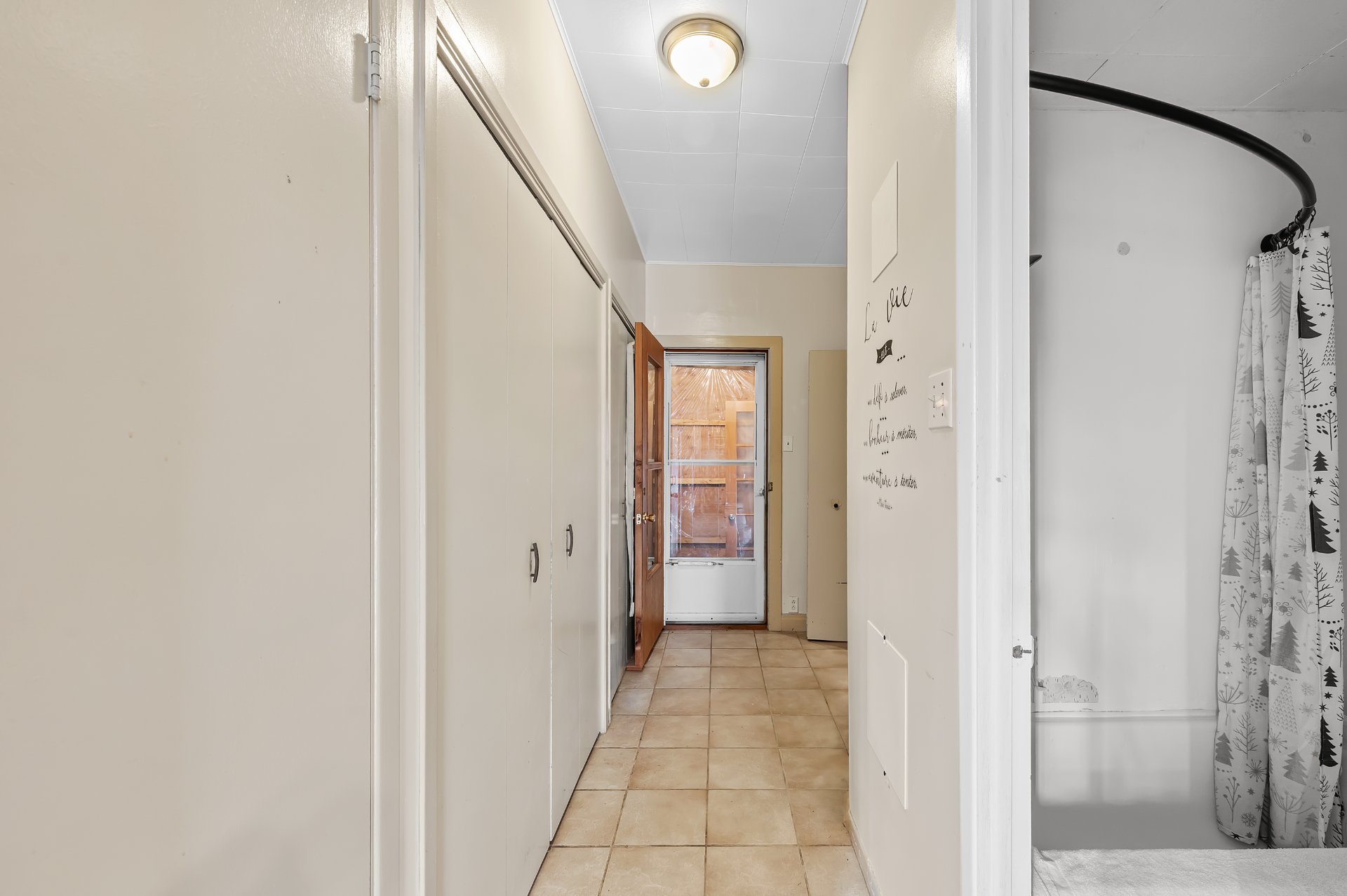 Photo - PASAGEWAY