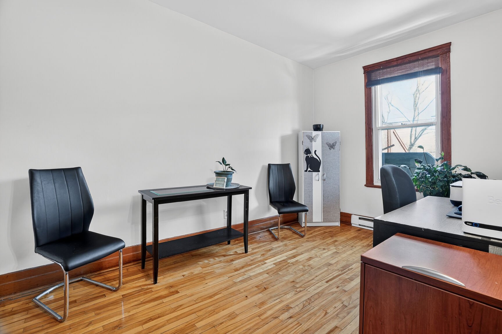 Photo - Bureau