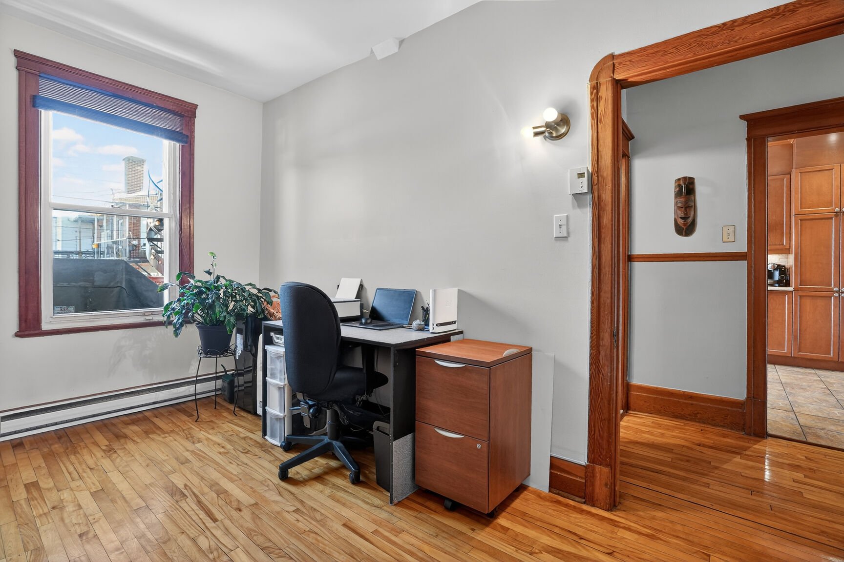Photo - Bureau