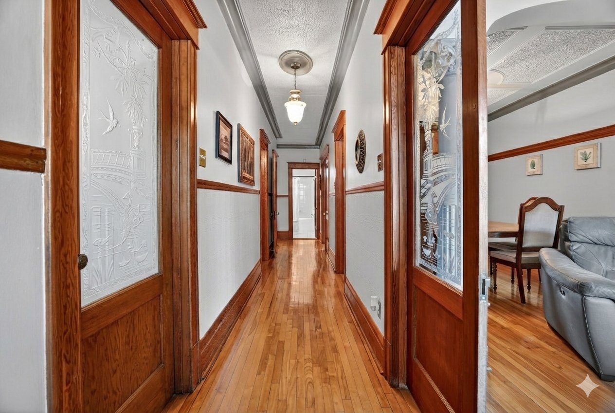 Photo - PASAGEWAY