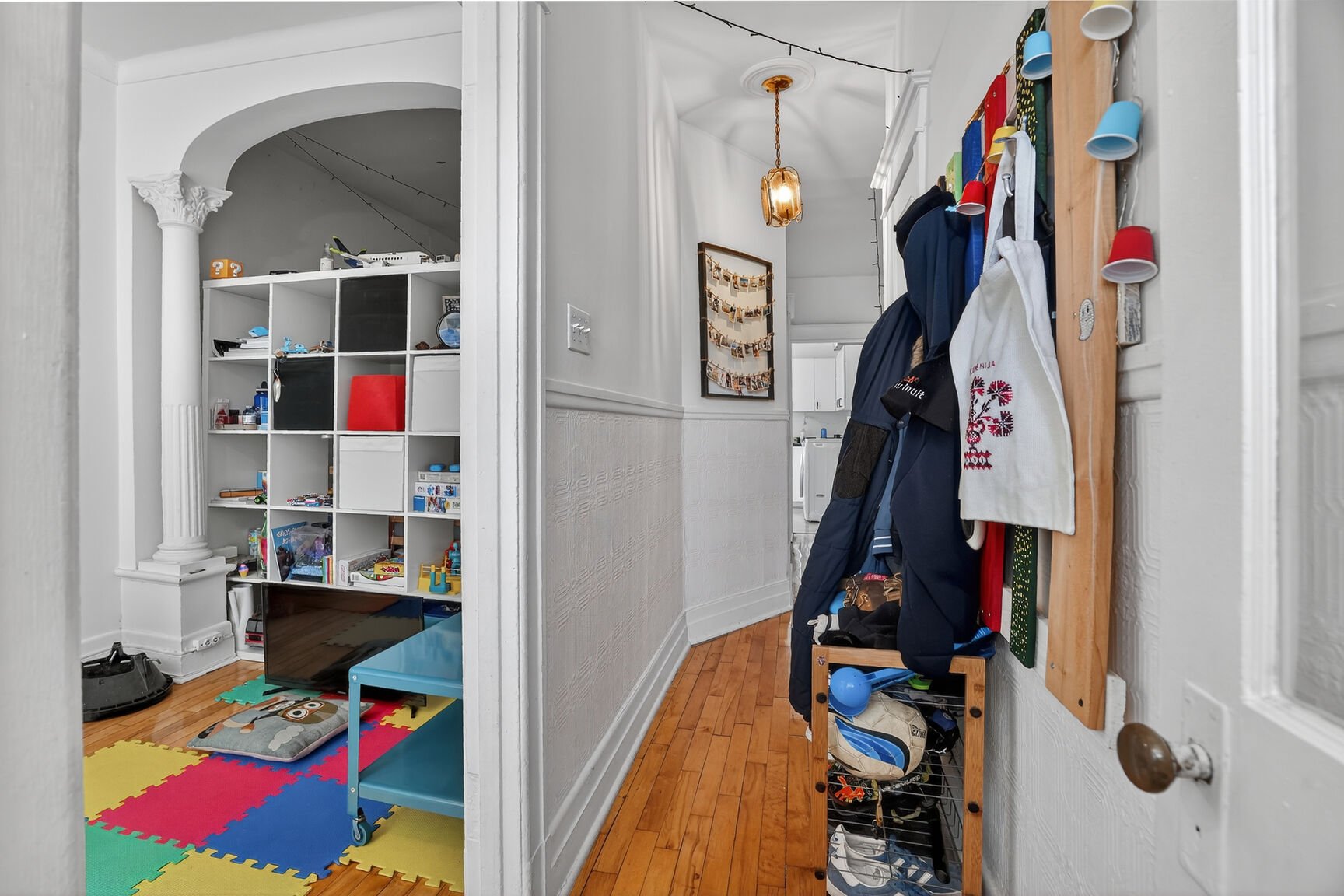 Photo - PASAGEWAY