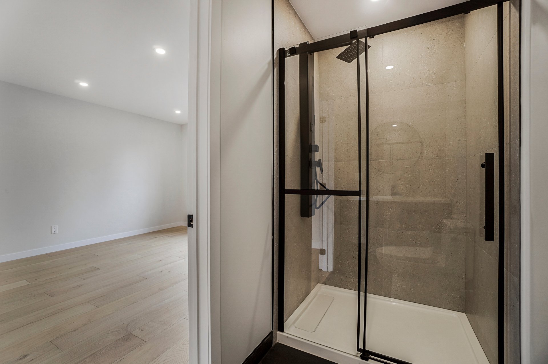 Salle de bains attenante à la CCP