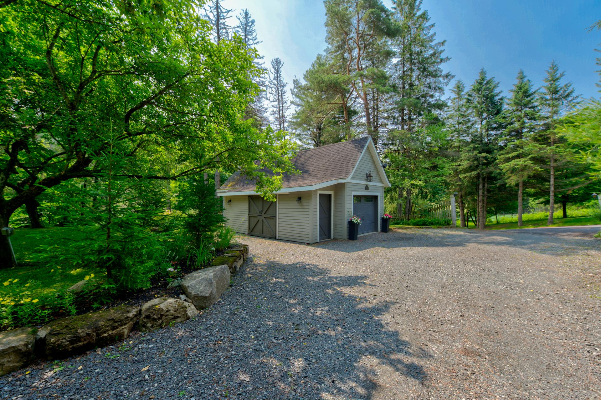 Photo - Garage