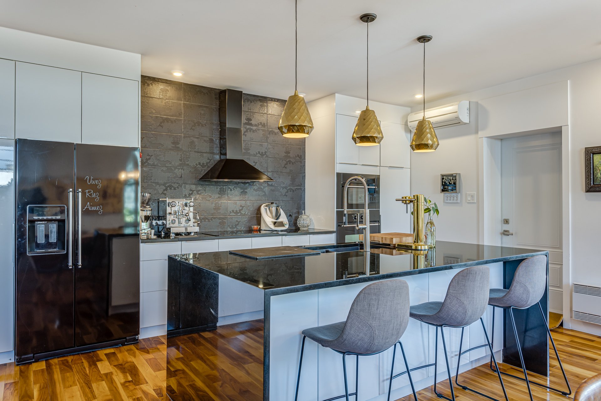 Photo - Kitchen