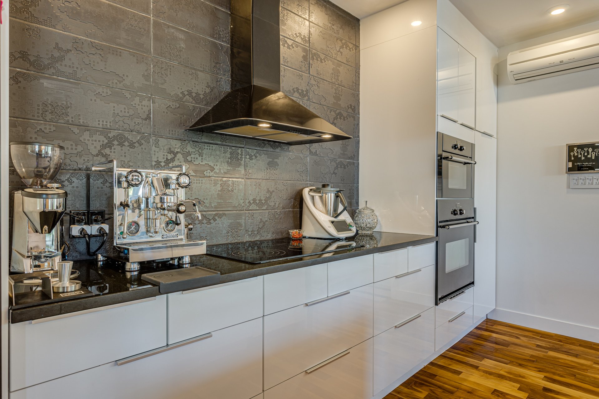 Photo - Kitchen