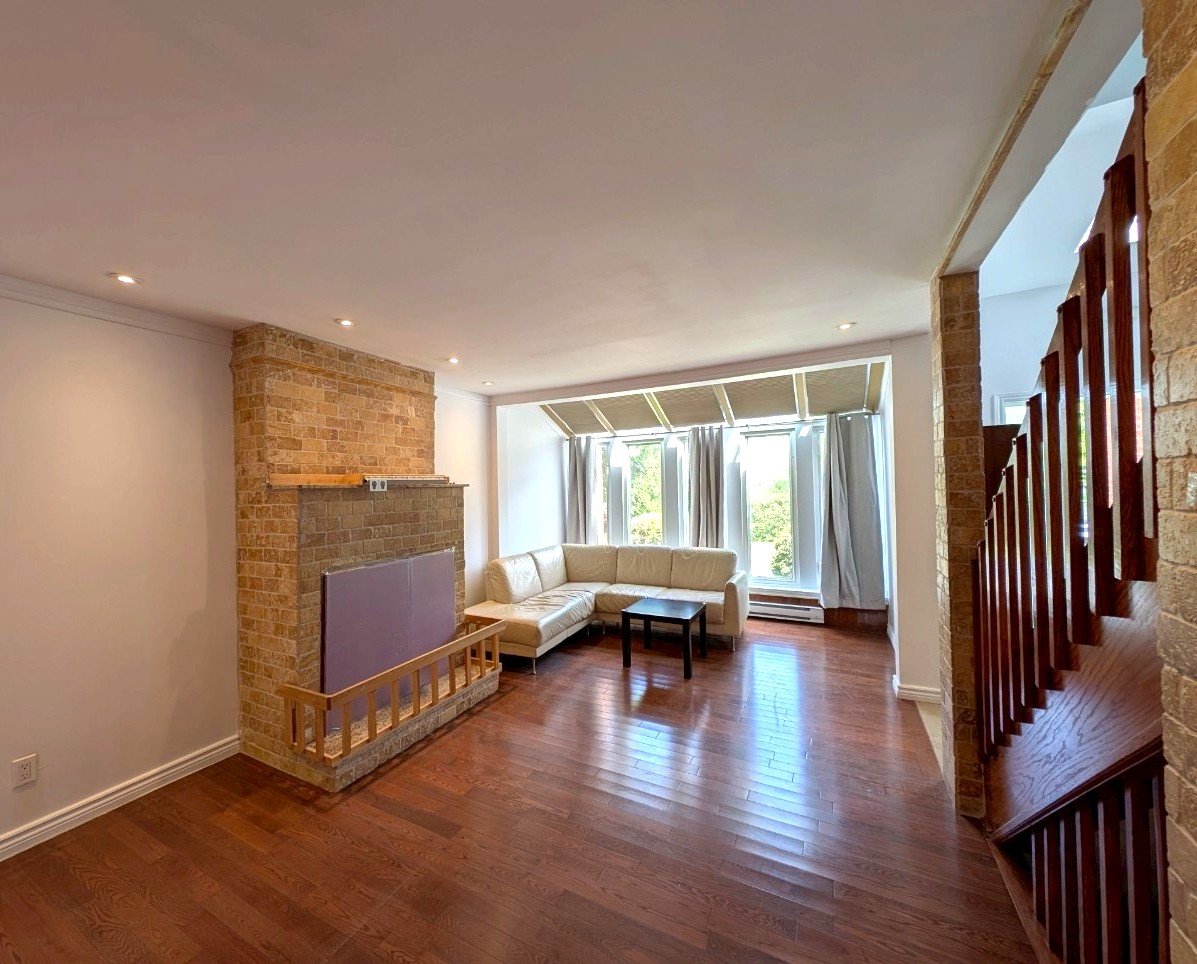 Photo - Family room
