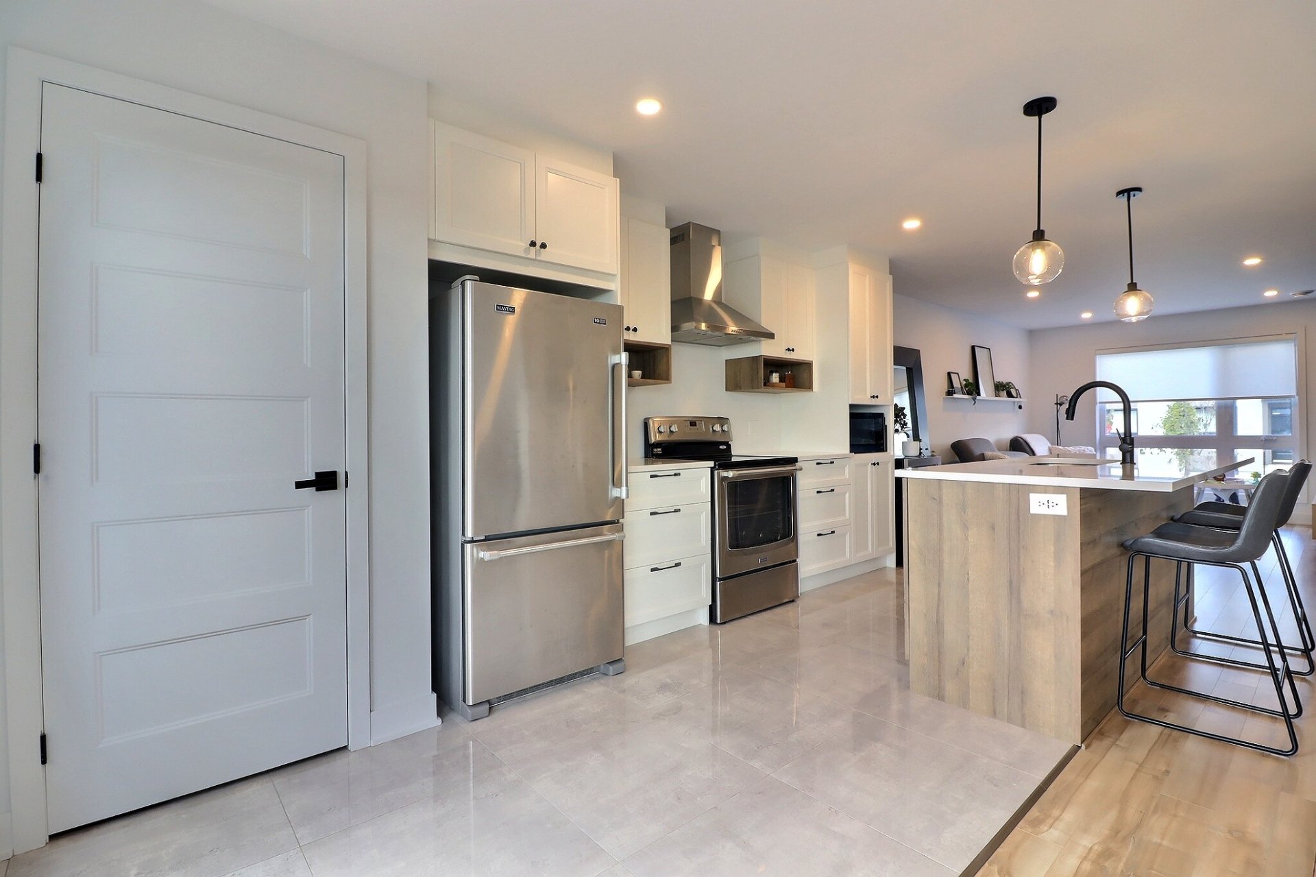 Photo - Kitchen
