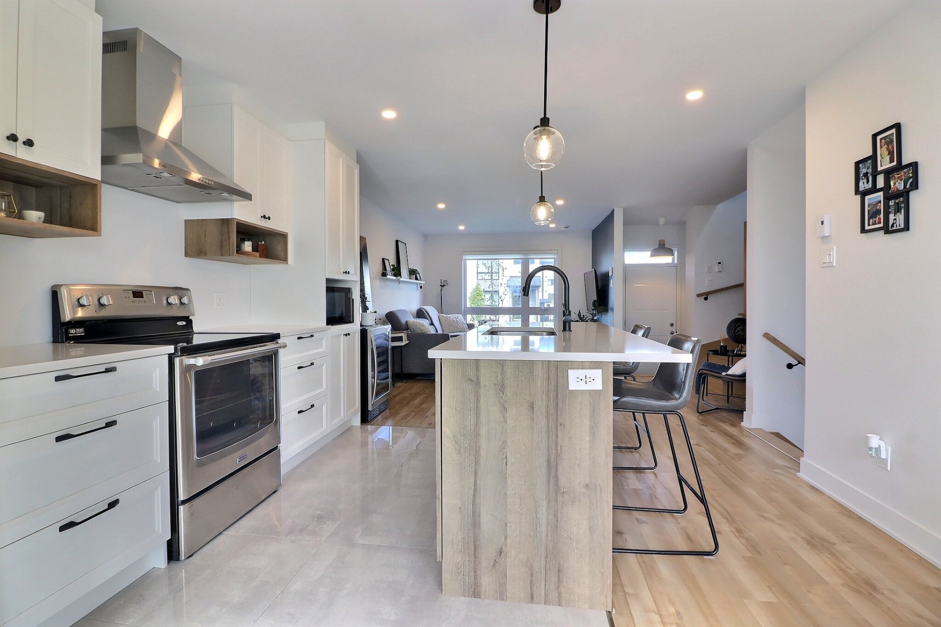 Photo - Kitchen