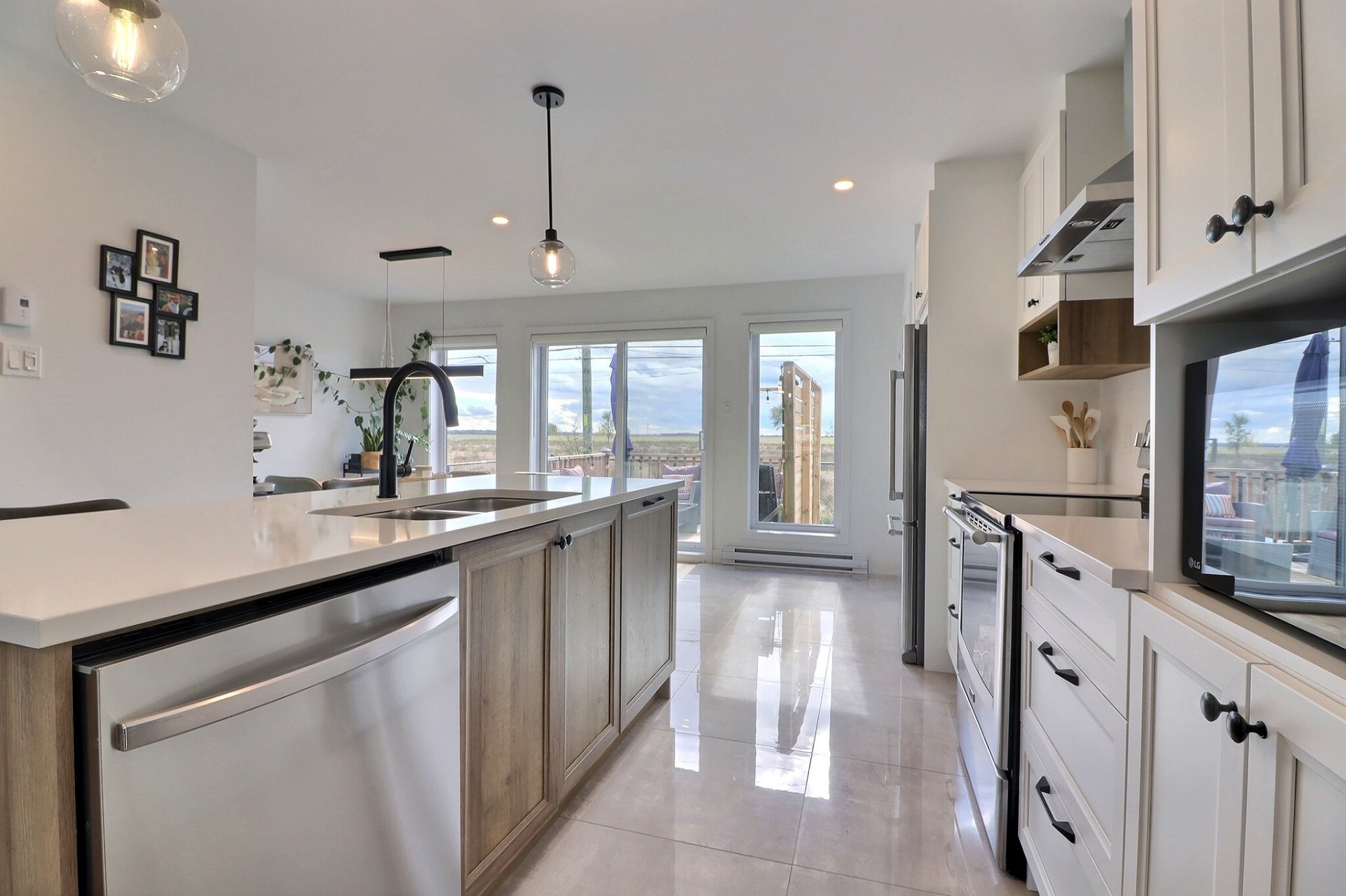 Photo - Kitchen