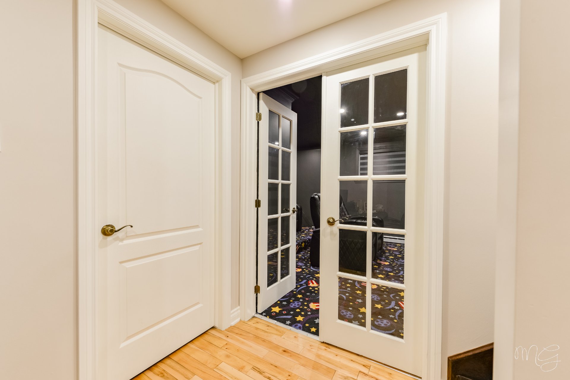 Photo - PASAGEWAY