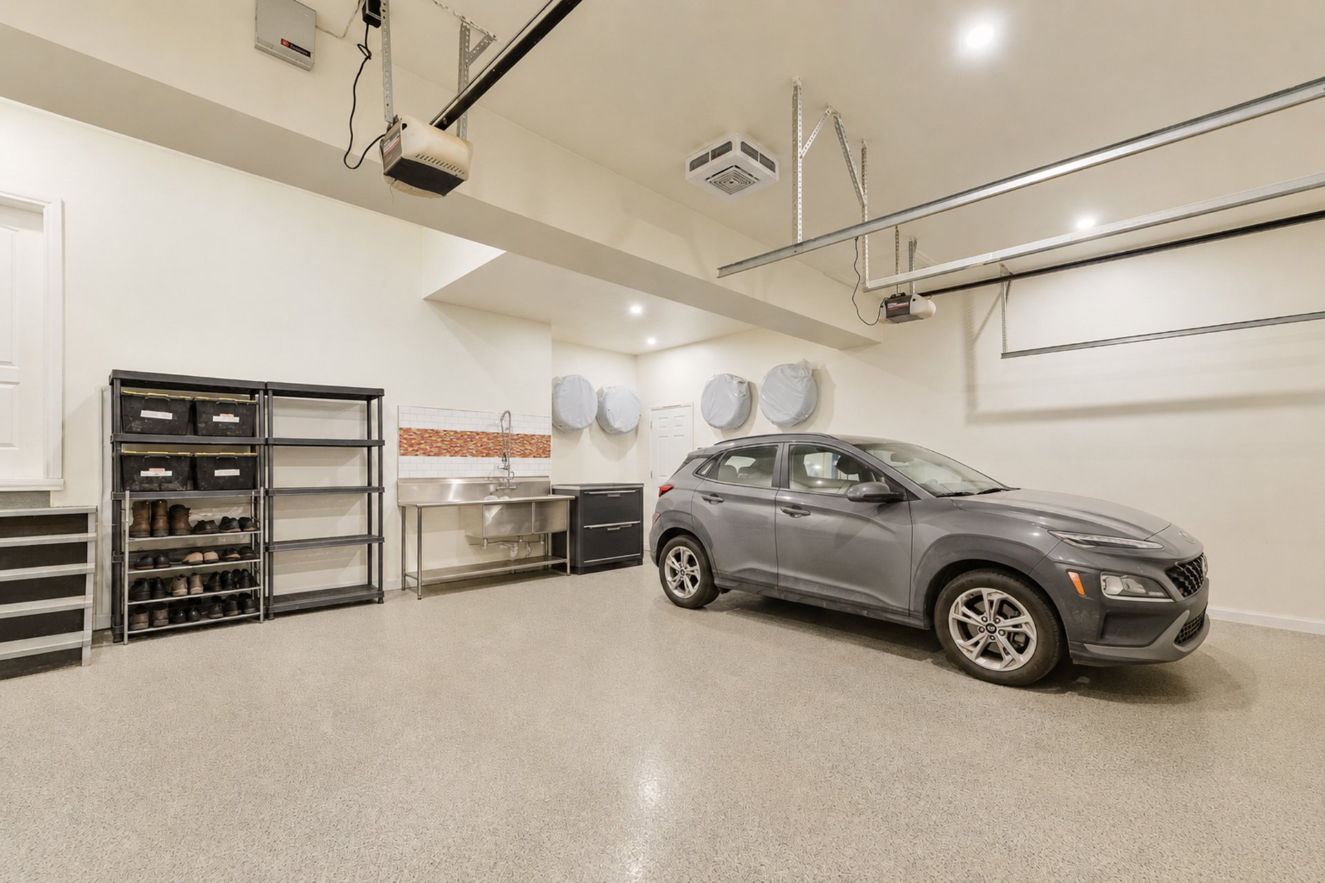 Photo - Garage