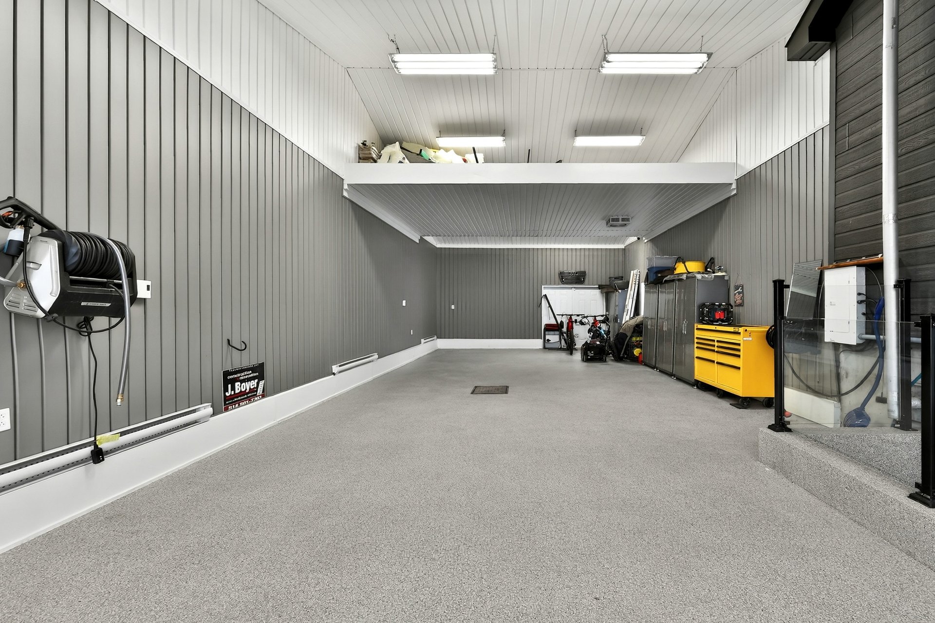 Photo - Garage