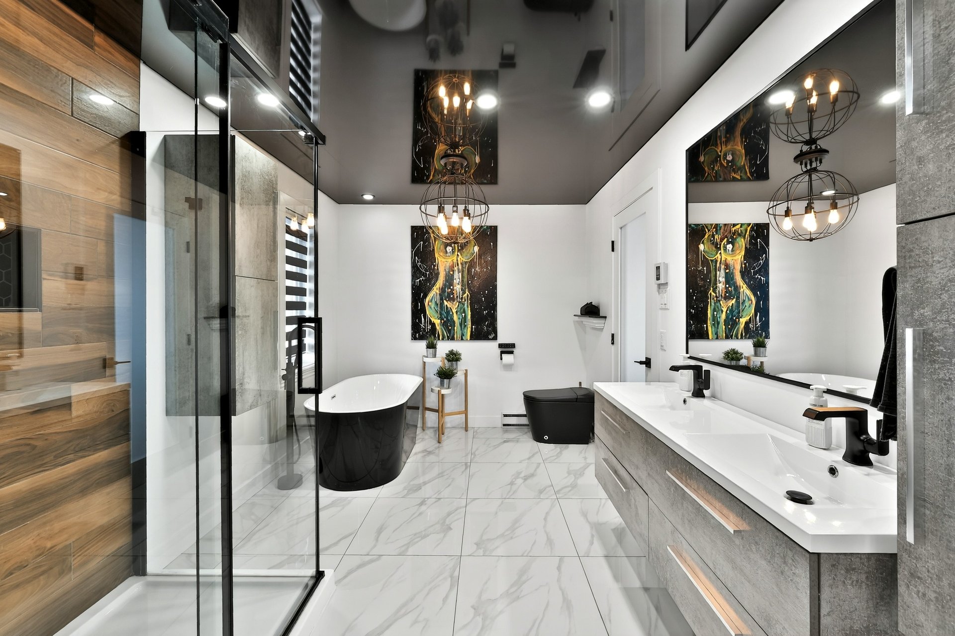 Photo - Ensuite bathroom