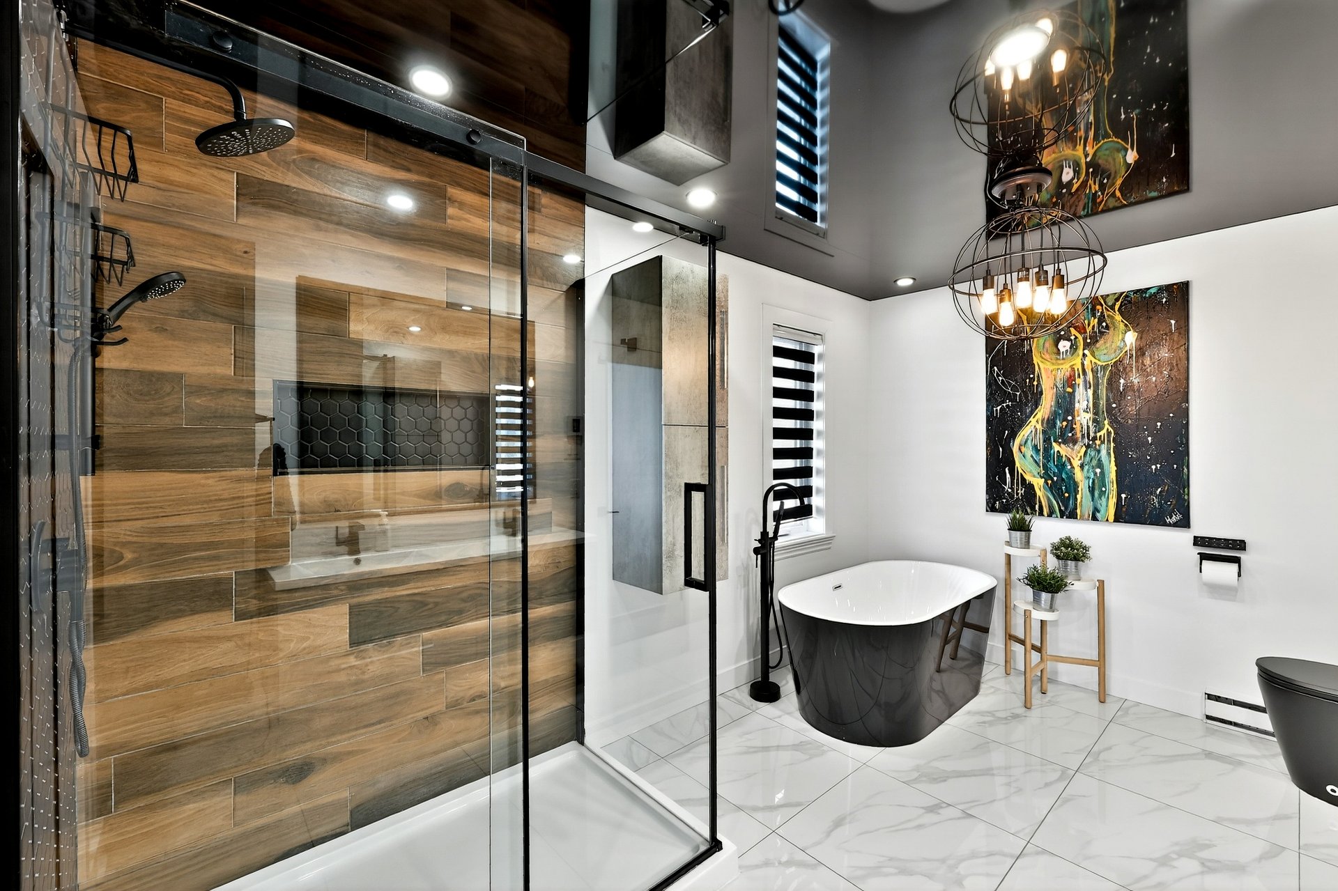 Photo - Ensuite bathroom
