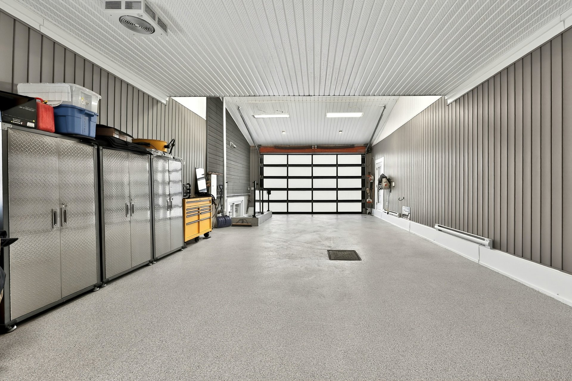 Photo - Garage