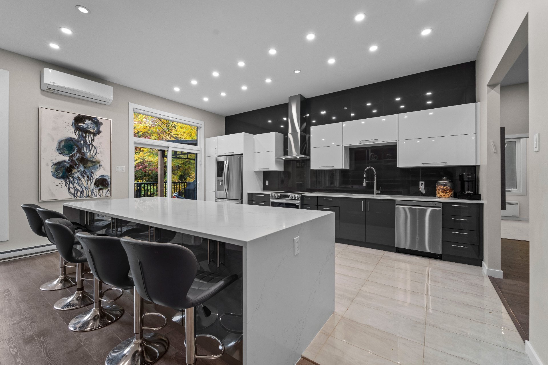 Photo - Kitchen