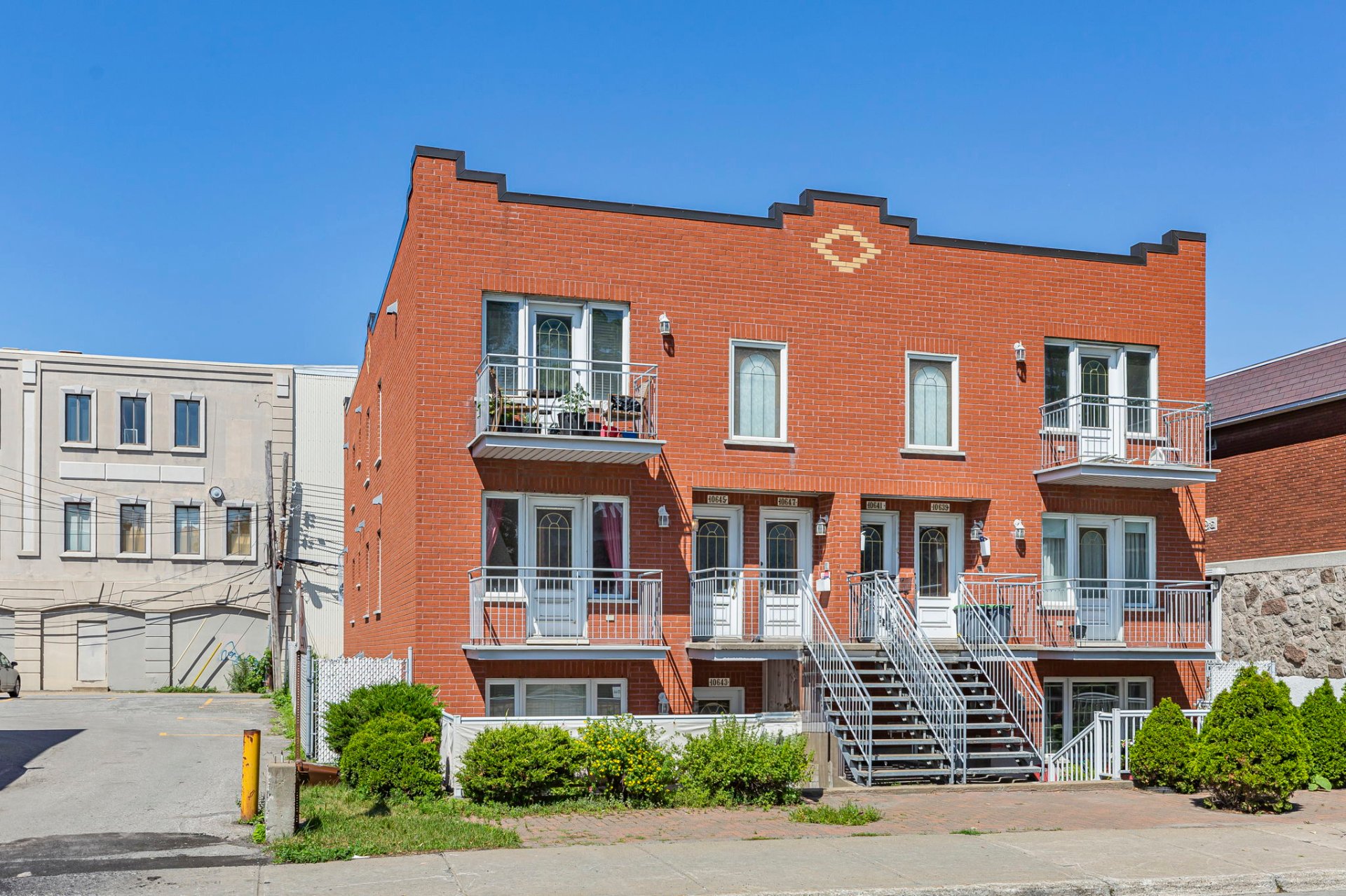 Photo - Façade
